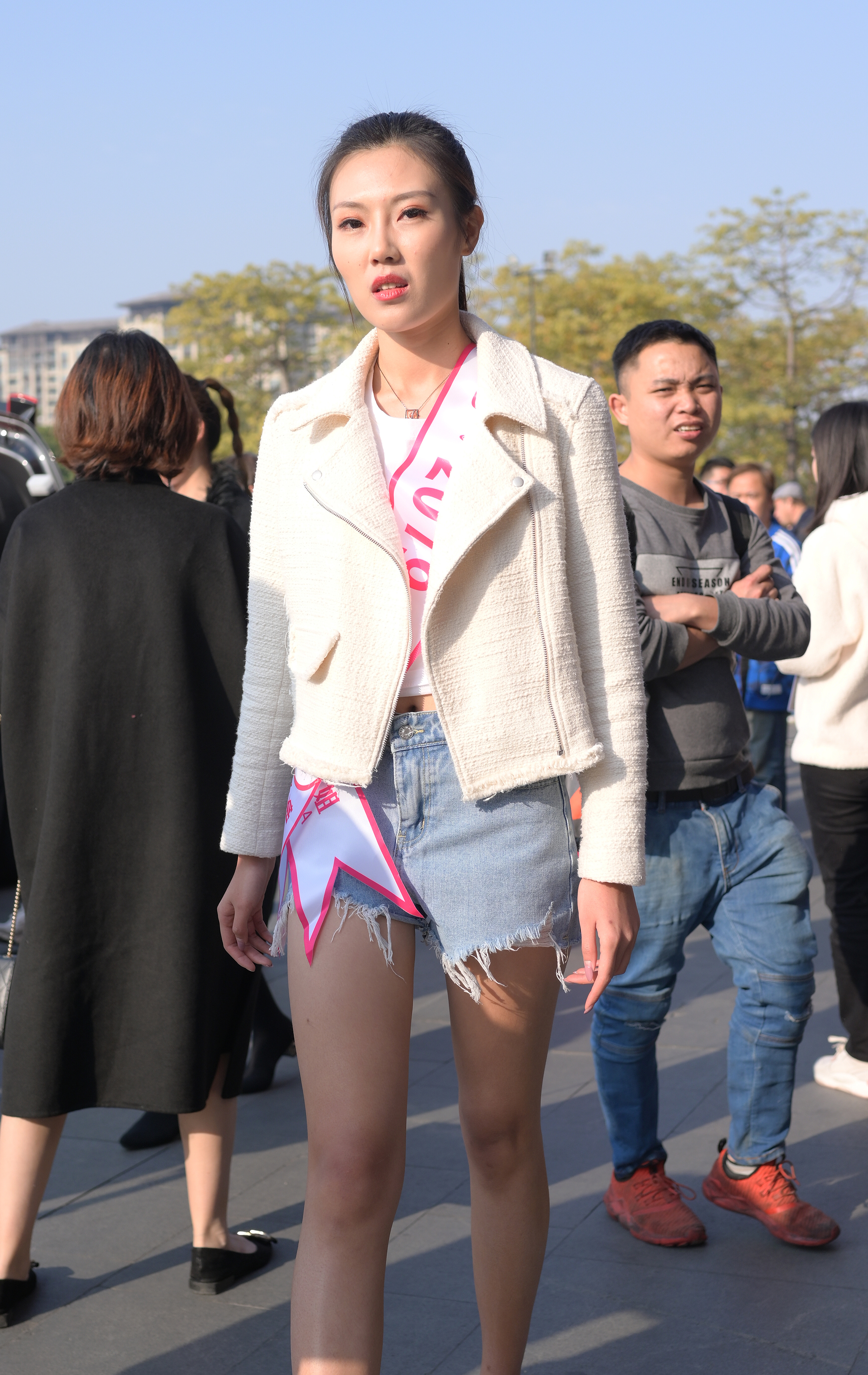  街拍鸭,魔镜街拍,热裤,美女,街拍,写真套图,GALLI嘉丽