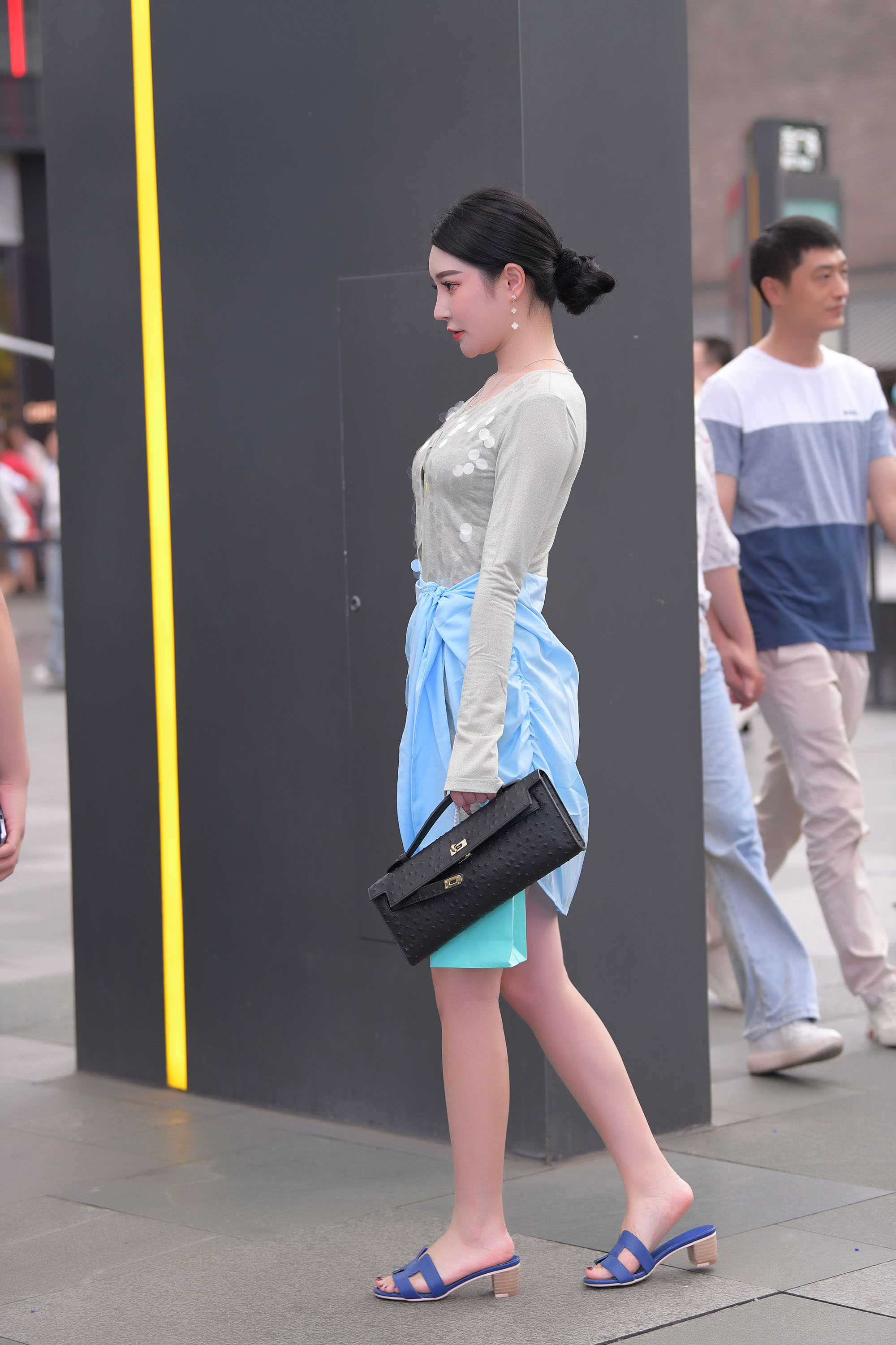  魔镜街拍,丝袜,裙装,小姐姐,街拍,写真套图,最爱帆布鞋