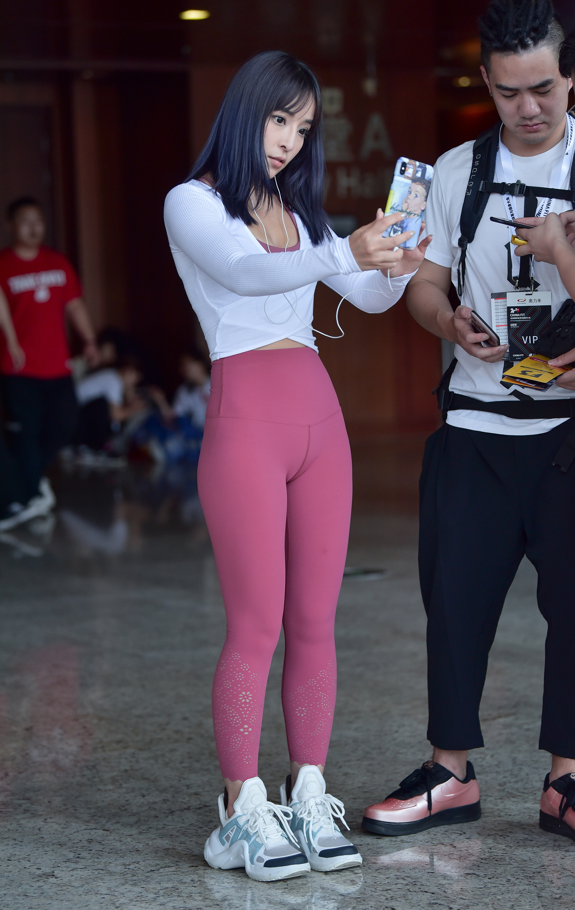  魔镜街拍,紧身裤,人妻,街拍,写真套图,青丘女神