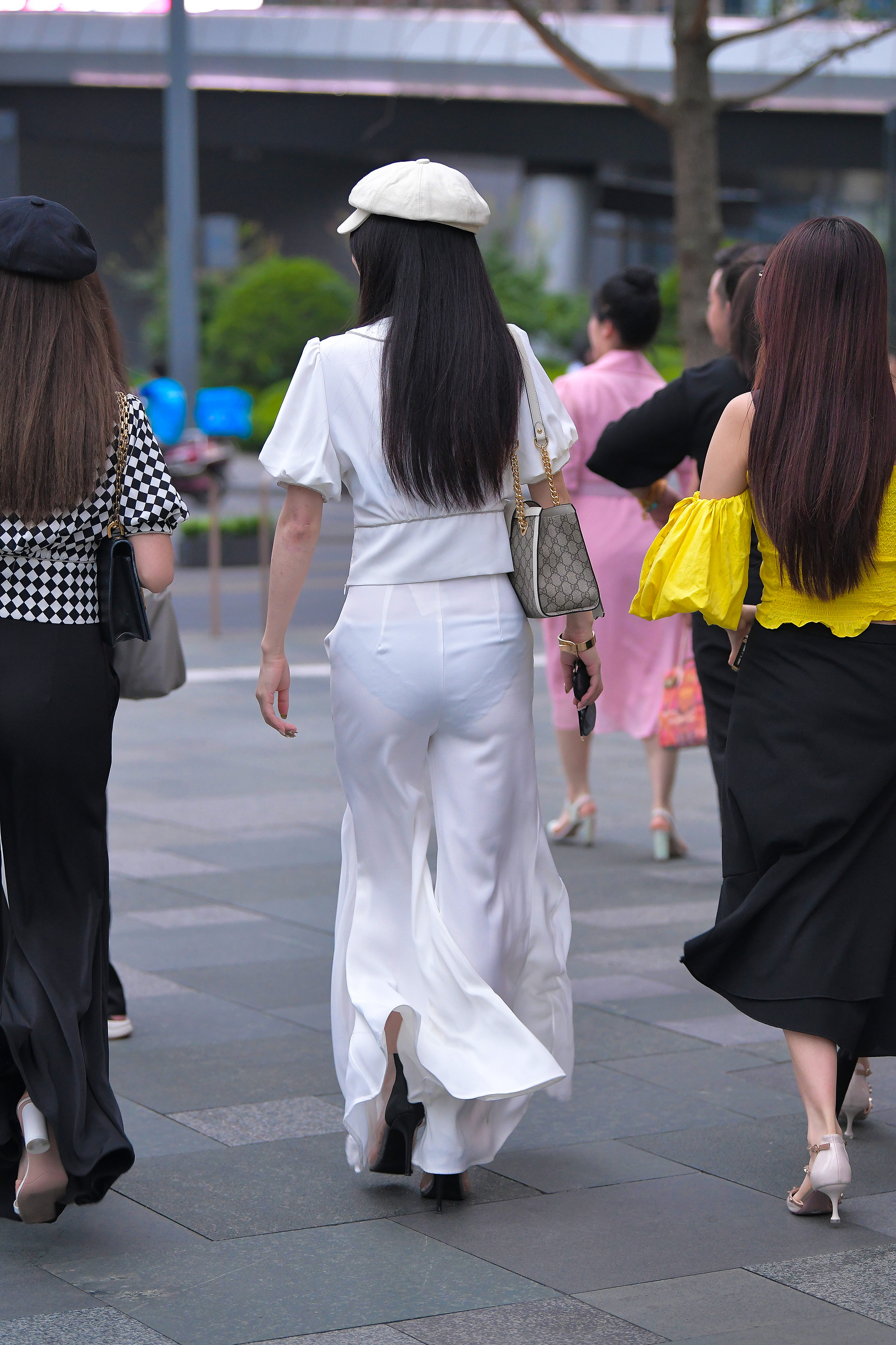  魔镜街拍,,熟女,街拍,写真套图,踏青公园系列