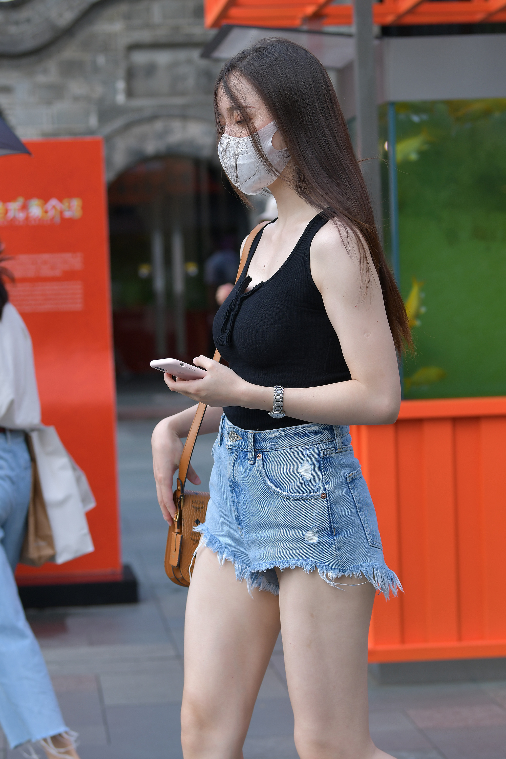  街拍鸭,魔镜街拍,热裤,人妻,街拍,写真套图,一笑芳香沁