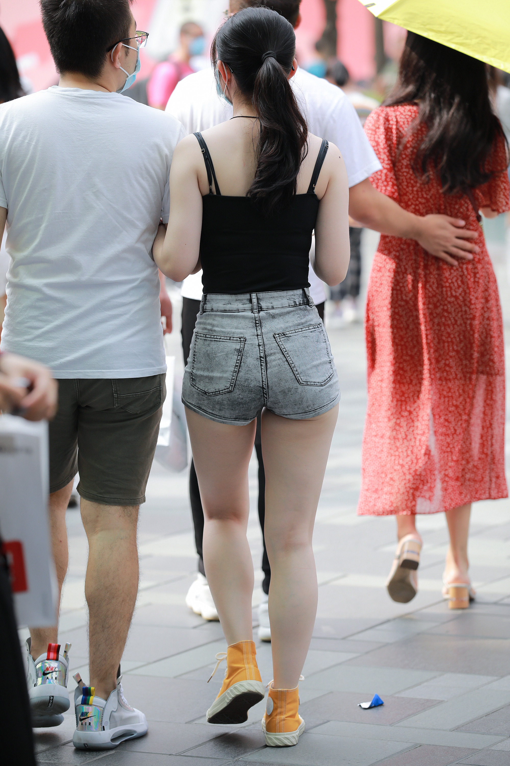  街拍鸭,魔镜街拍,热裤,小姐姐,街拍,写真套图,白金Saki