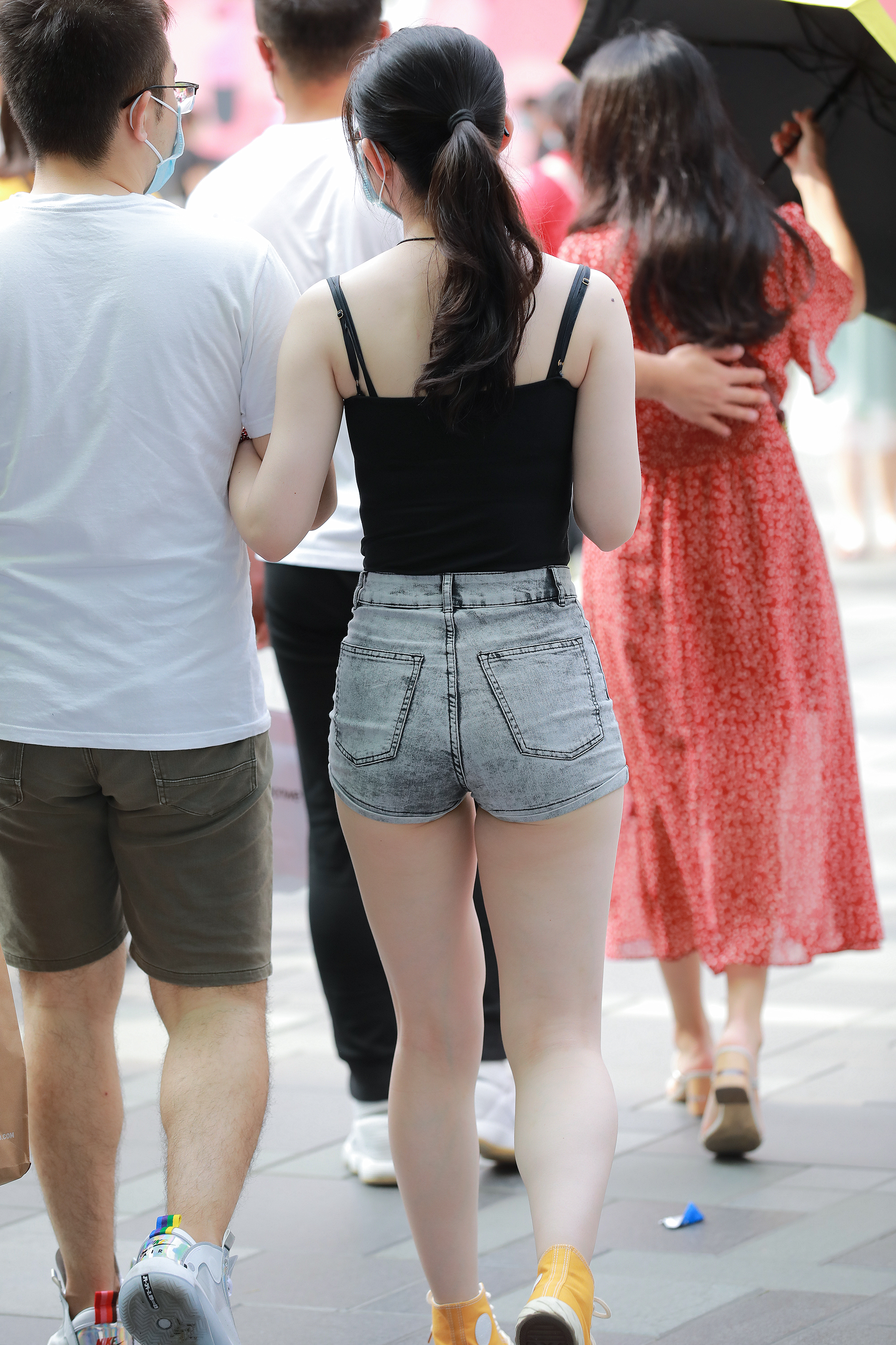  街拍鸭,魔镜街拍,热裤,人妻,街拍,写真套图,Ugirl艺术摄影