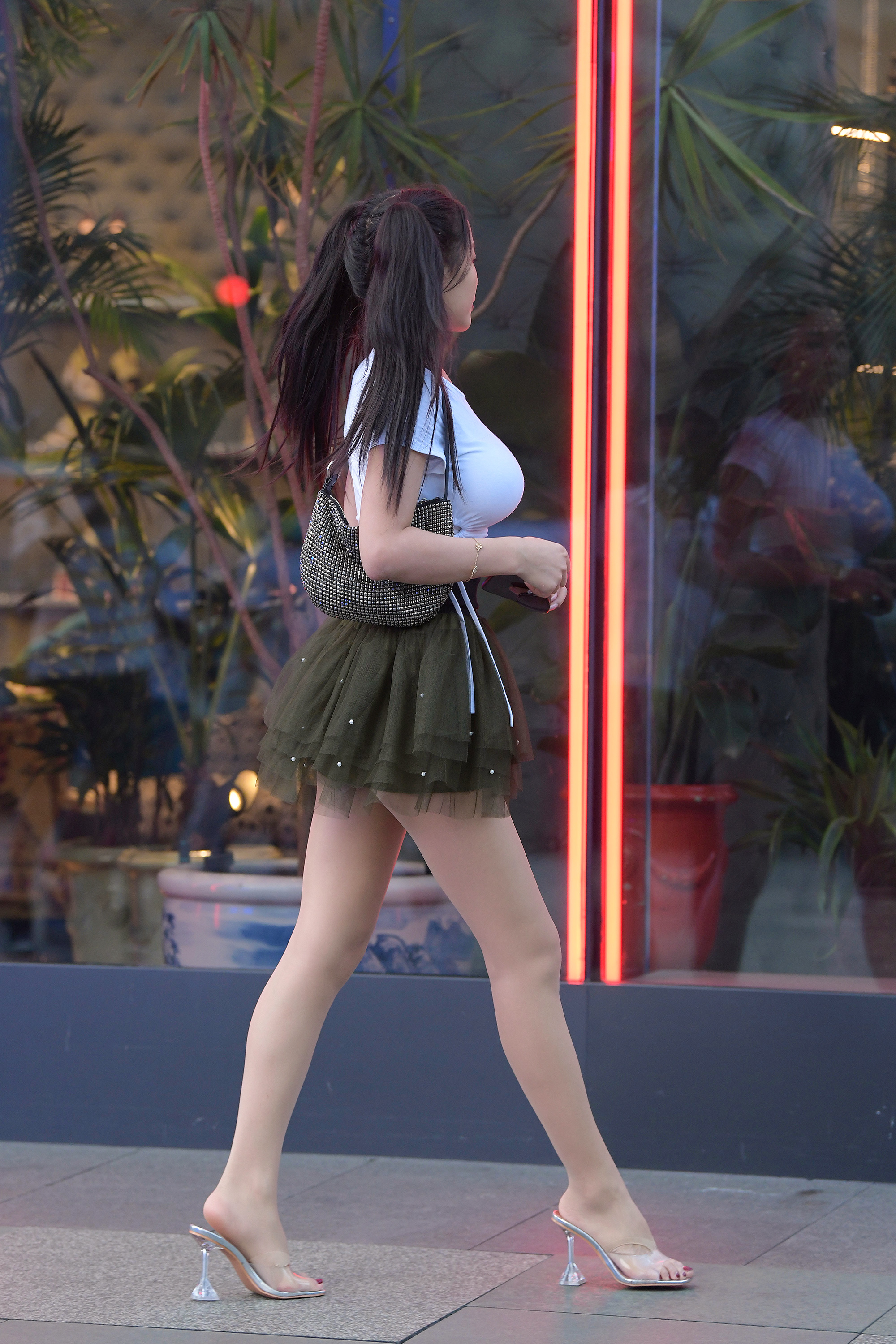  魔镜街拍,丝袜,裙装,熟女,街拍,写真套图,MT蜜团