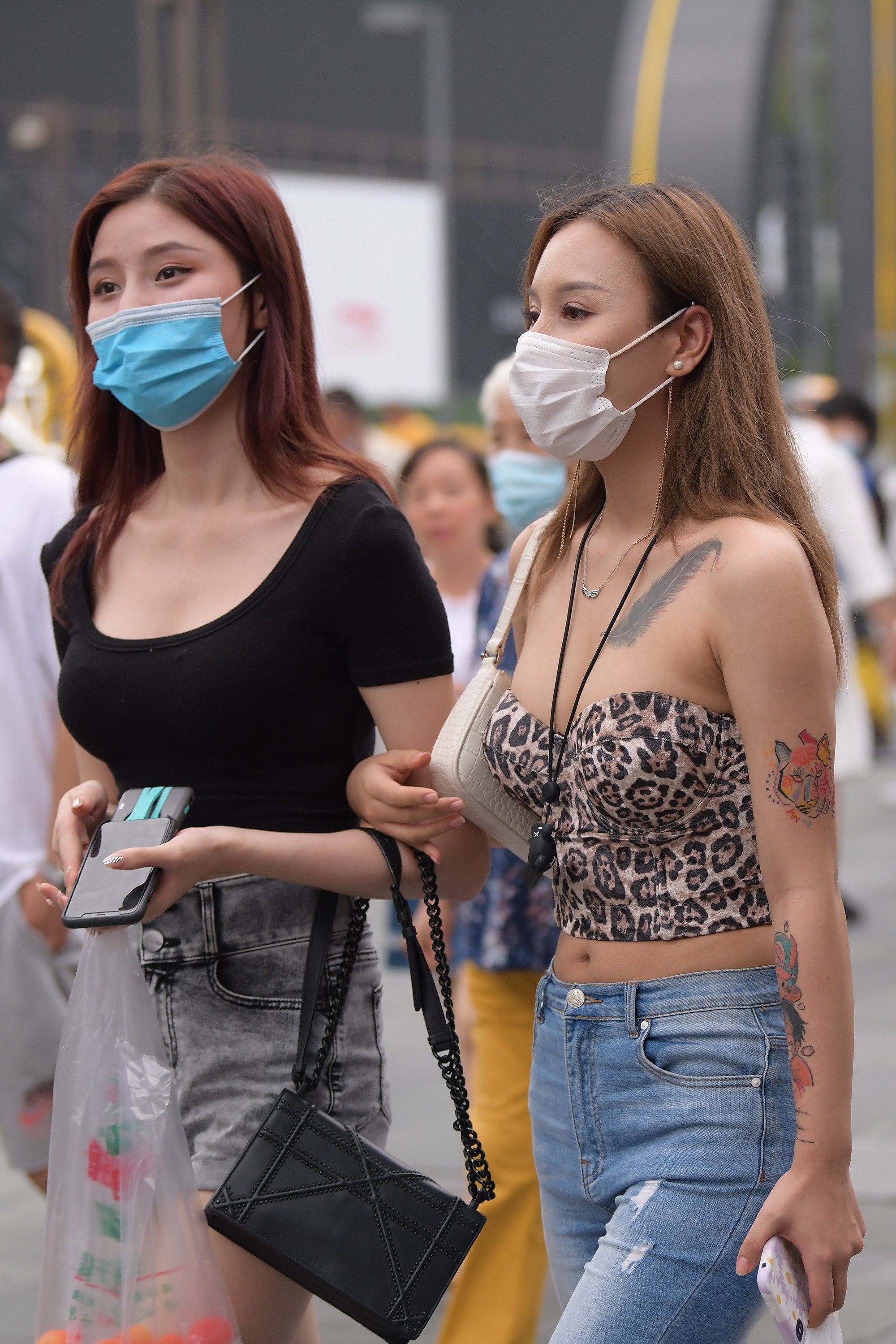  魔镜街拍,热裤,人妻,街拍,写真套图,弥音音