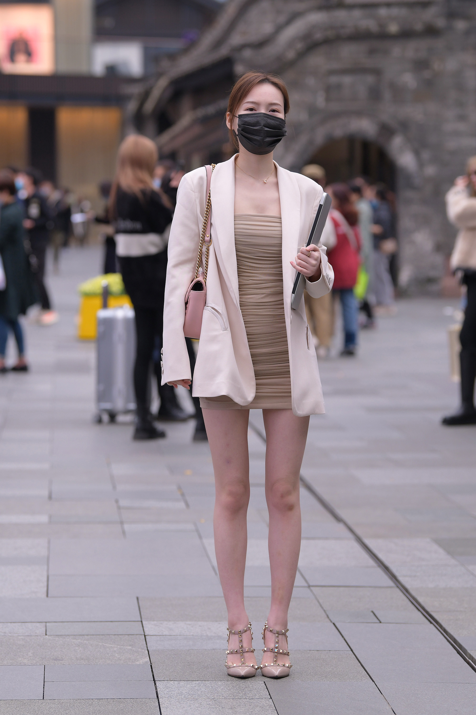  魔镜街拍,裙装,美女,街拍,写真套图,最爱帆布鞋