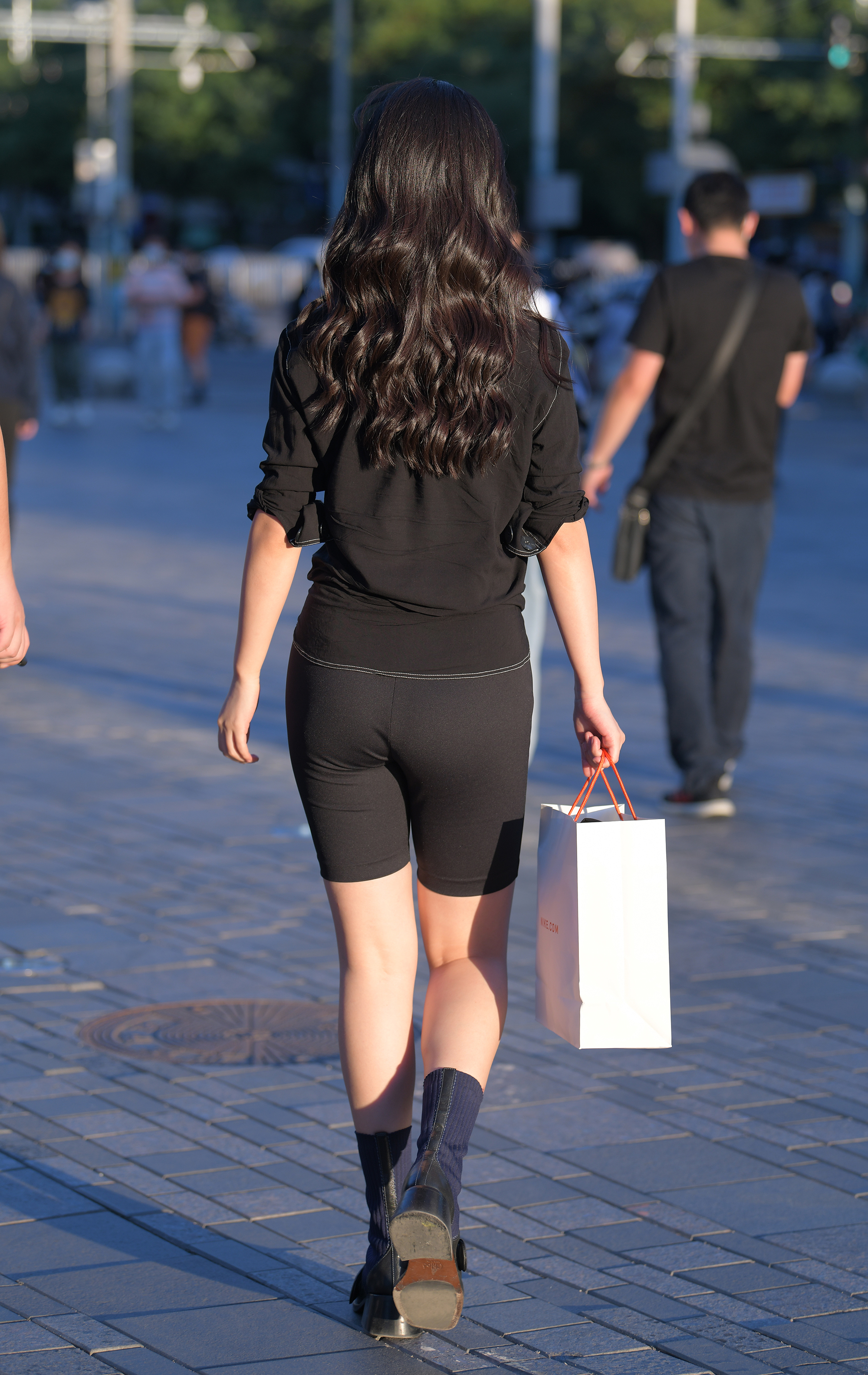  街拍鸭,魔镜街拍,紧身裤,熟女,街拍,写真套图,YALAYI雅拉伊