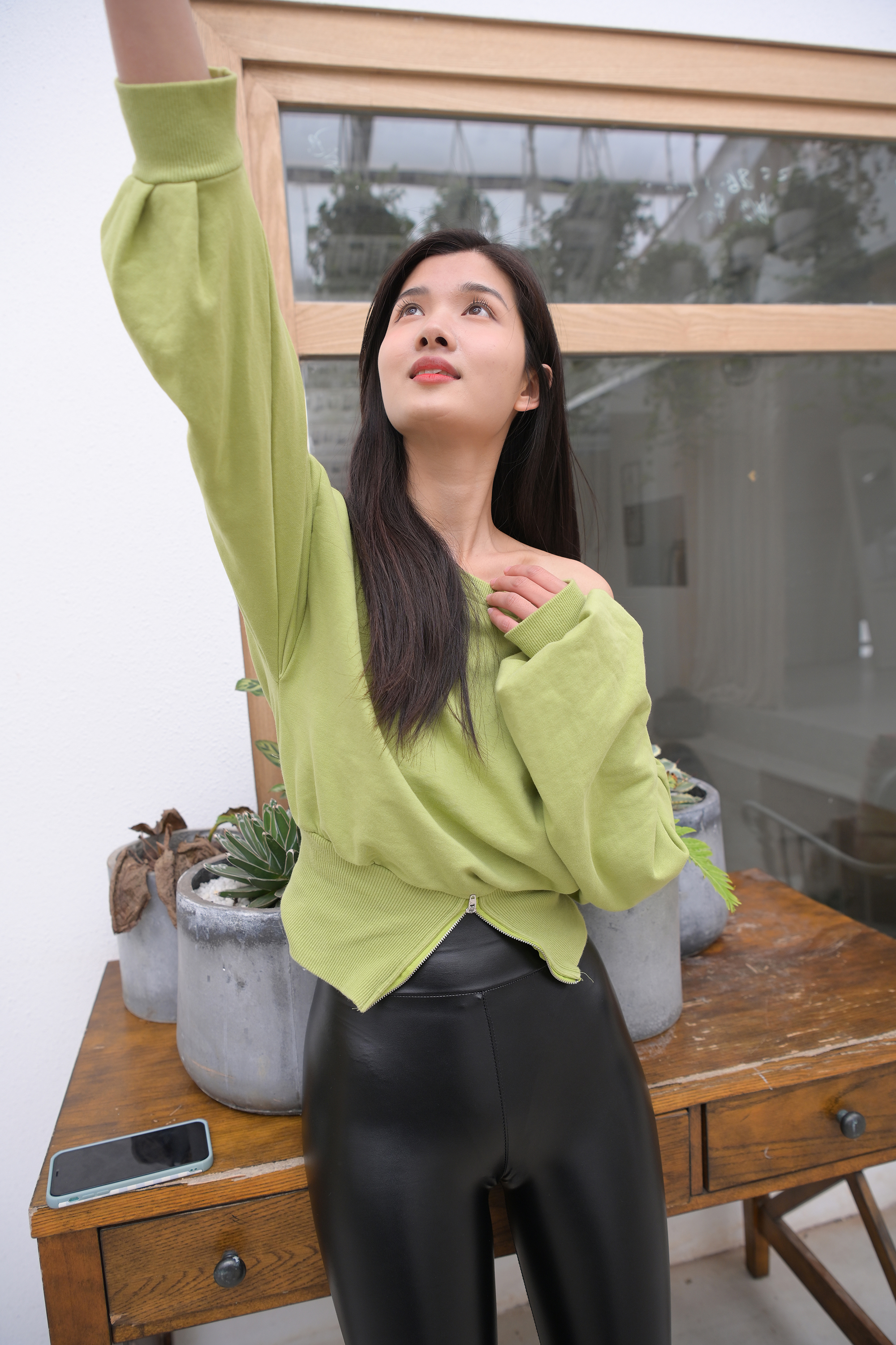  街拍鸭,魔镜街拍,皮裤,美女,街拍,写真套图,51MODO杂志