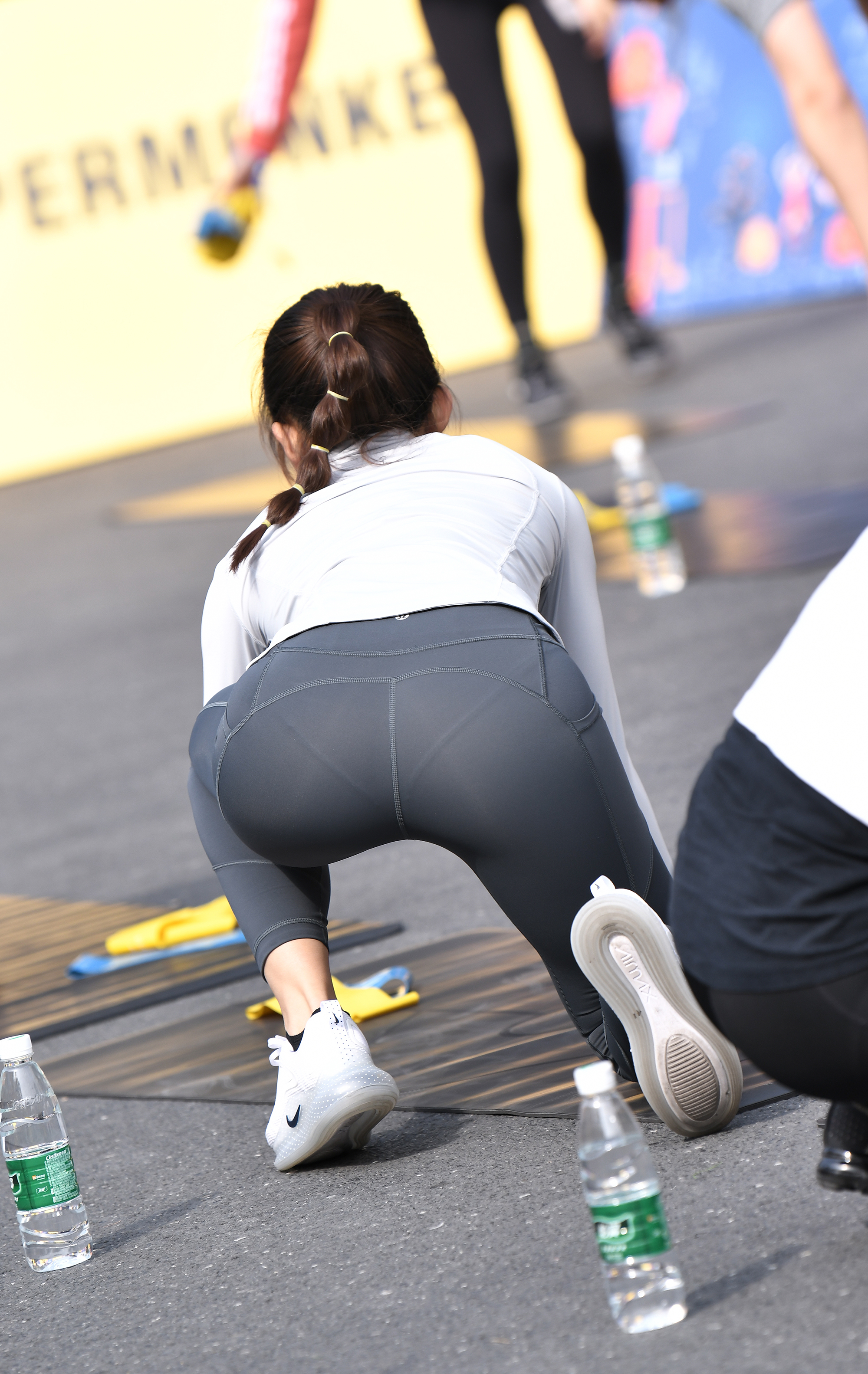  街拍鸭,魔镜街拍,街拍第一站,紧身裤,少妇,街拍,写真套图,RU1MM如壹写真
