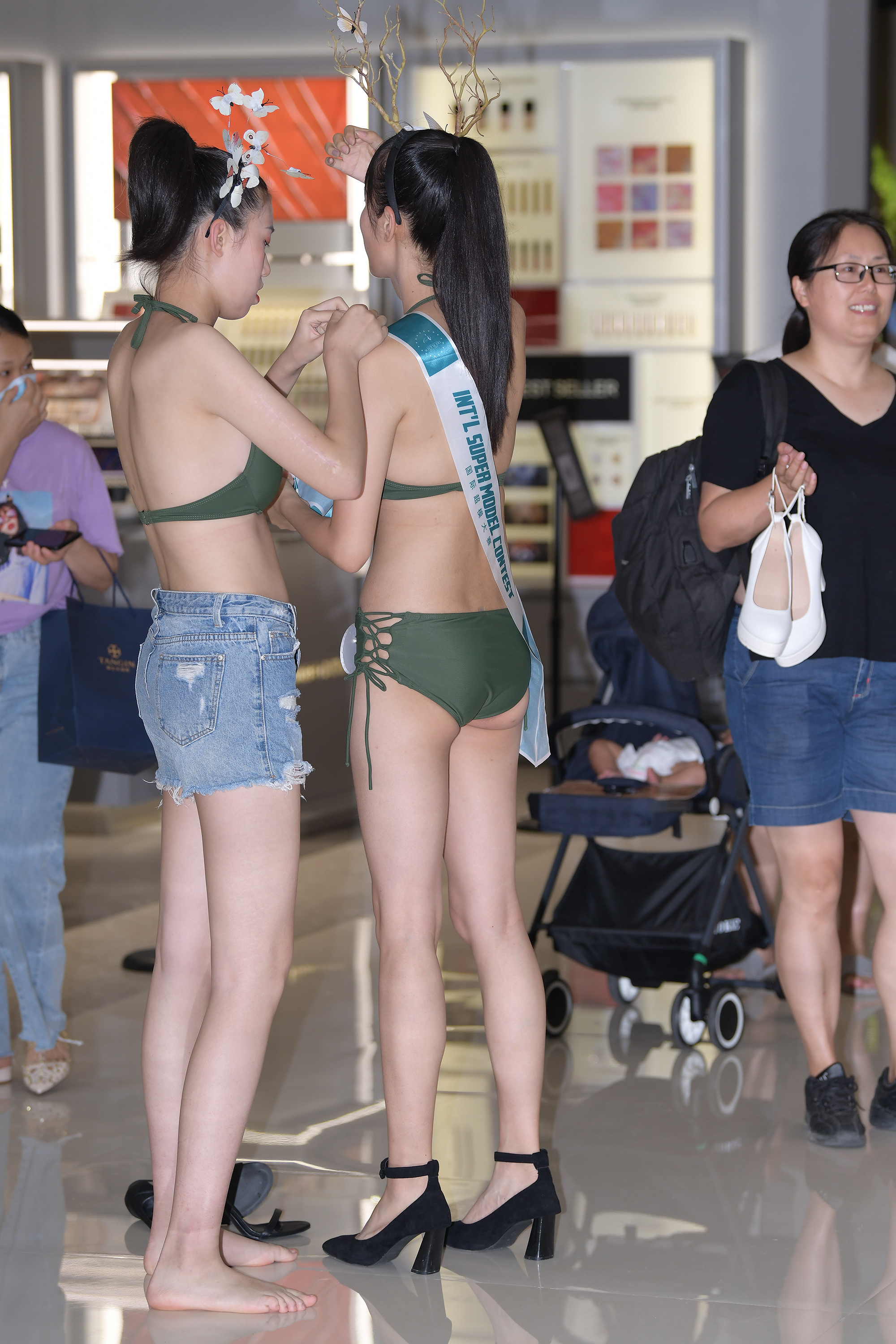  街拍鸭,魔镜街拍,展会,小姐姐,街拍,写真套图,袜涩写真