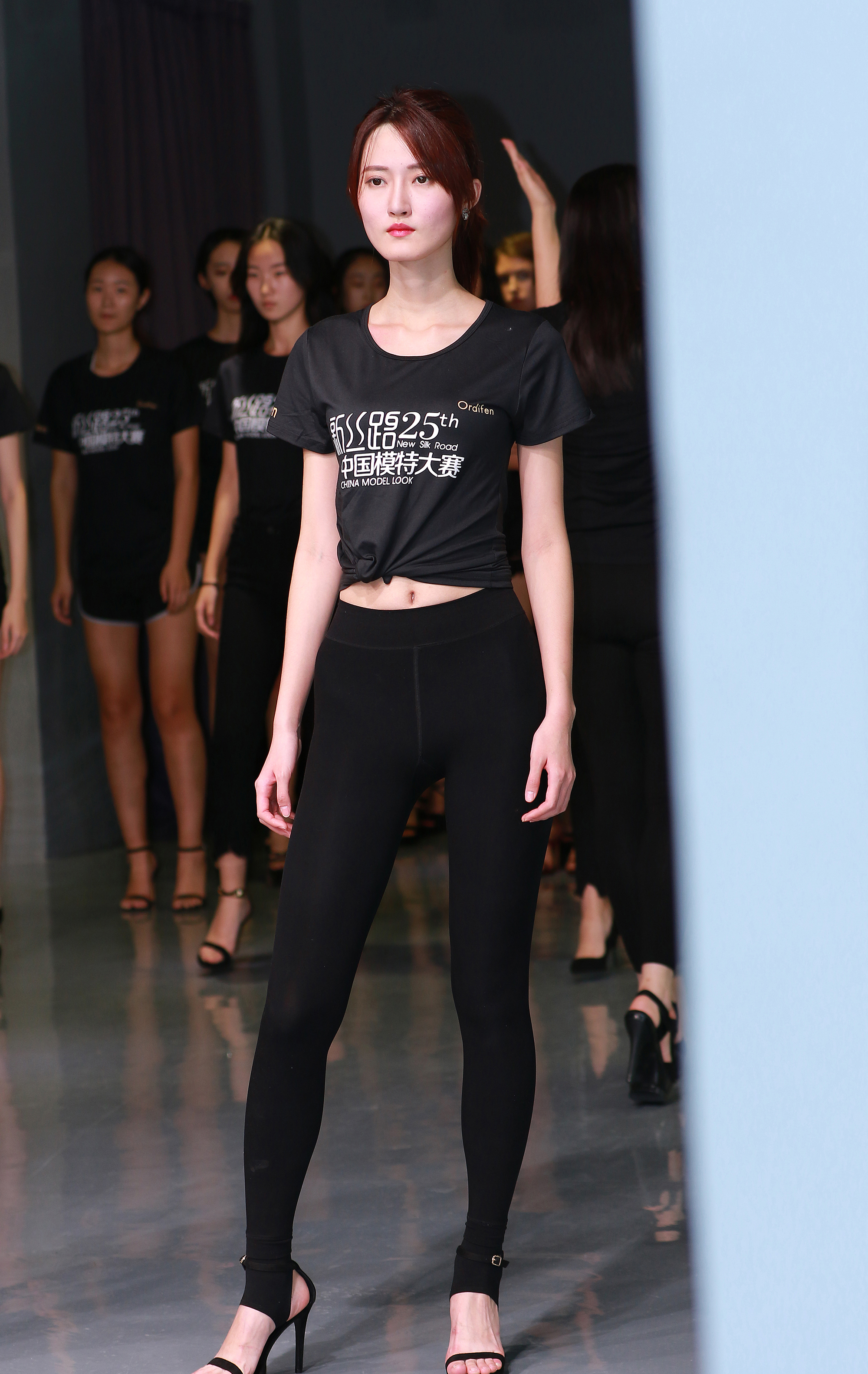  魔镜街拍,紧身裤,人妻,街拍,写真套图,丝月神