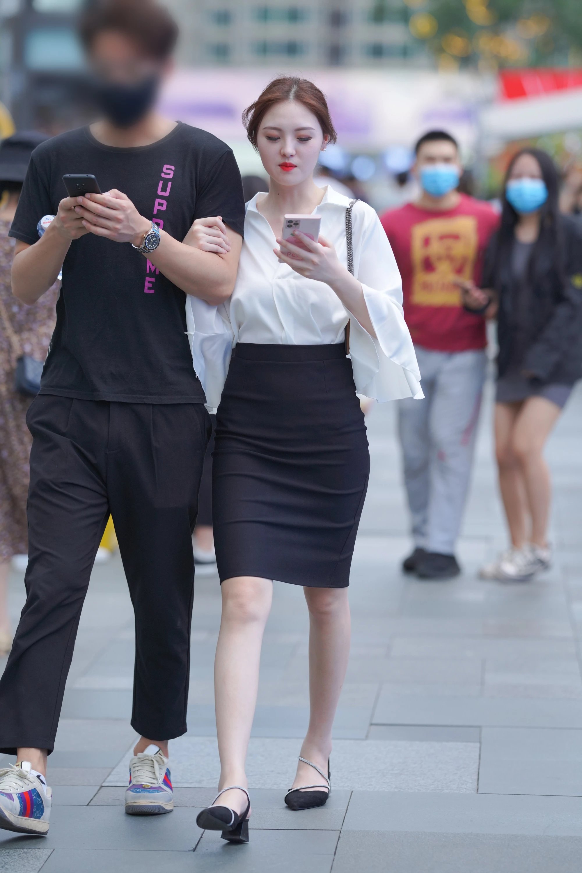  魔镜街拍,裙装,人妻,街拍,写真套图,GALLI嘉丽