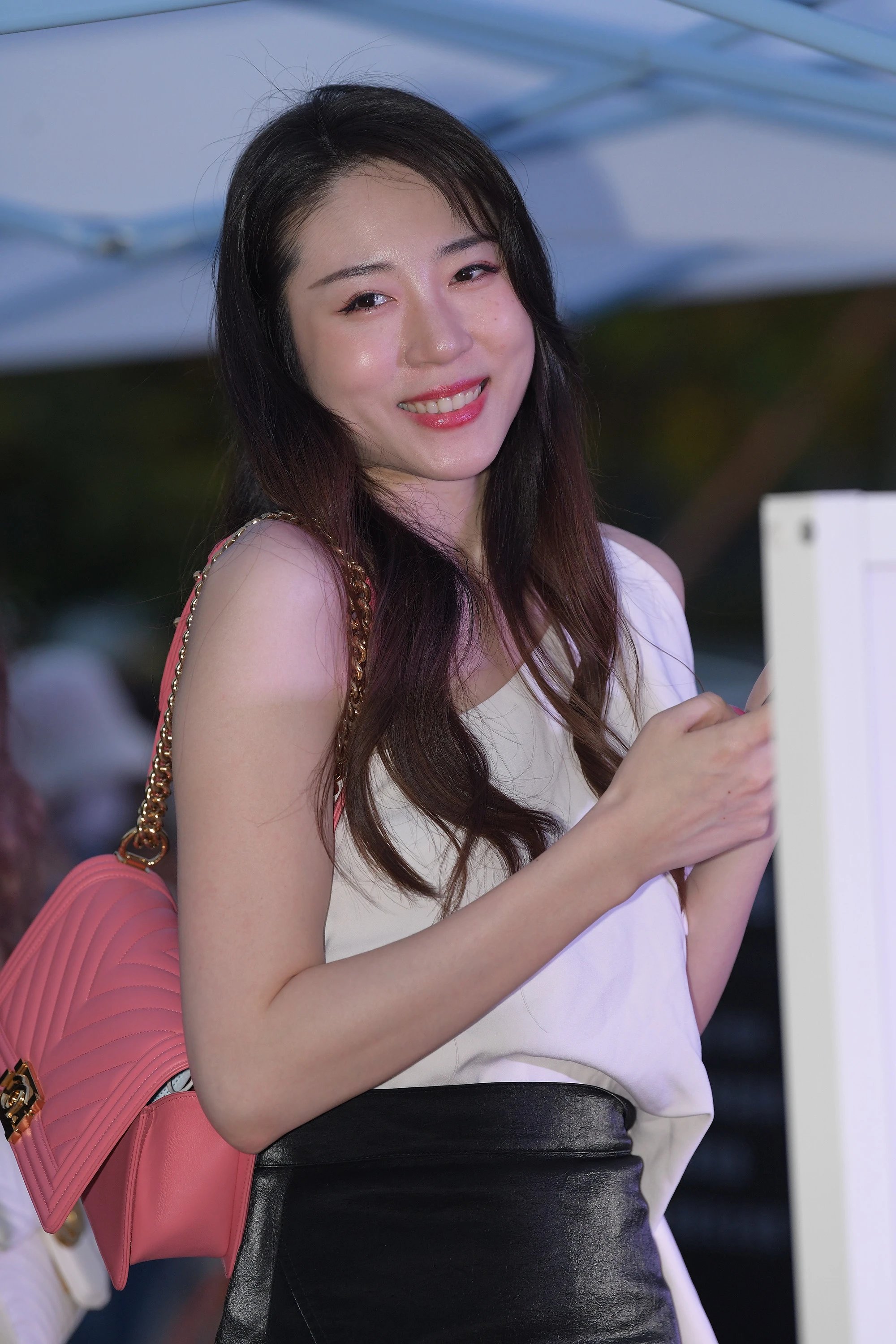  街拍鸭,魔镜街拍,裙装,少妇,街拍,写真套图,MiStar魅妍社