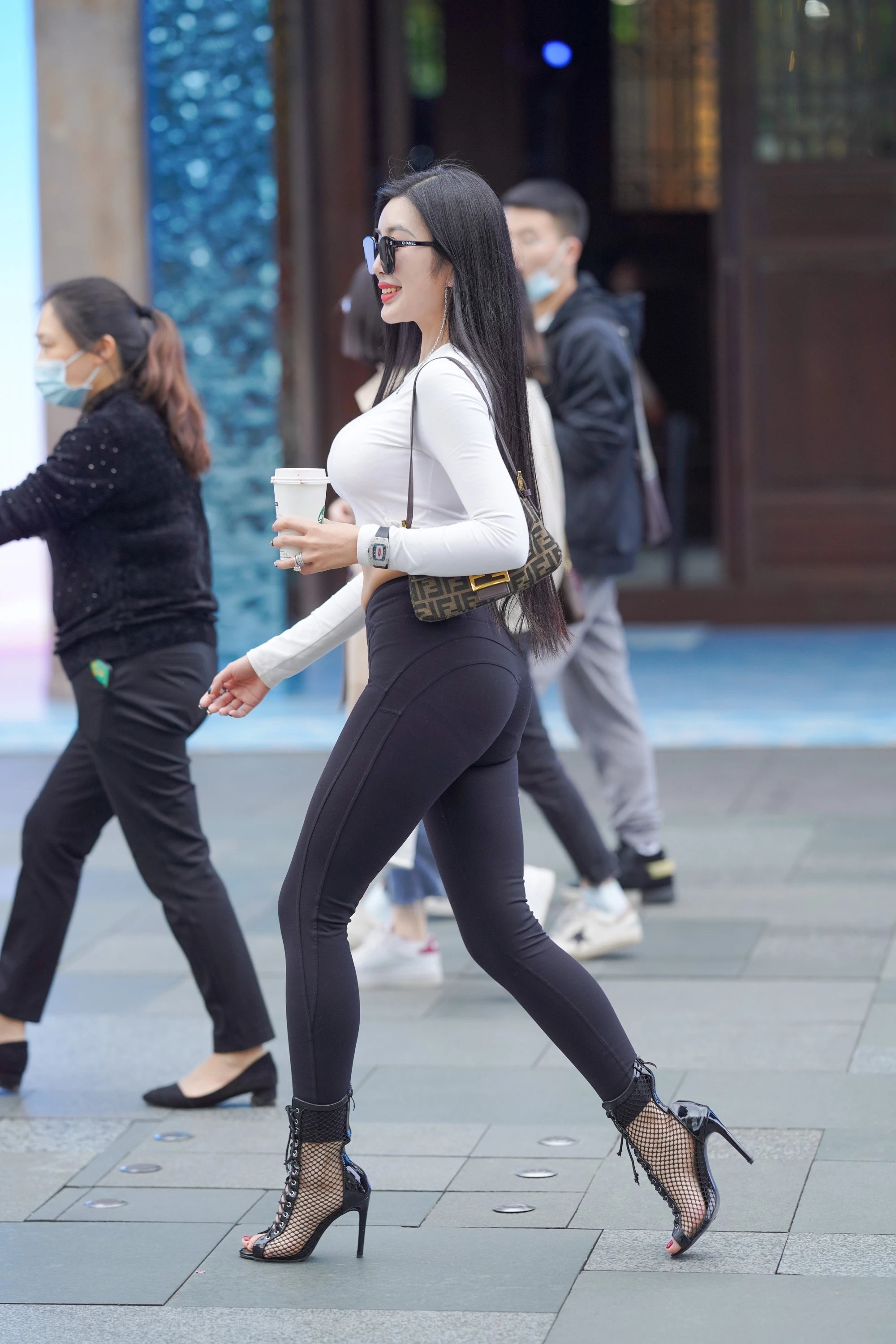 刘香 魔镜街拍,紧身裤,小姐姐,街拍,写真套图,大生模拍