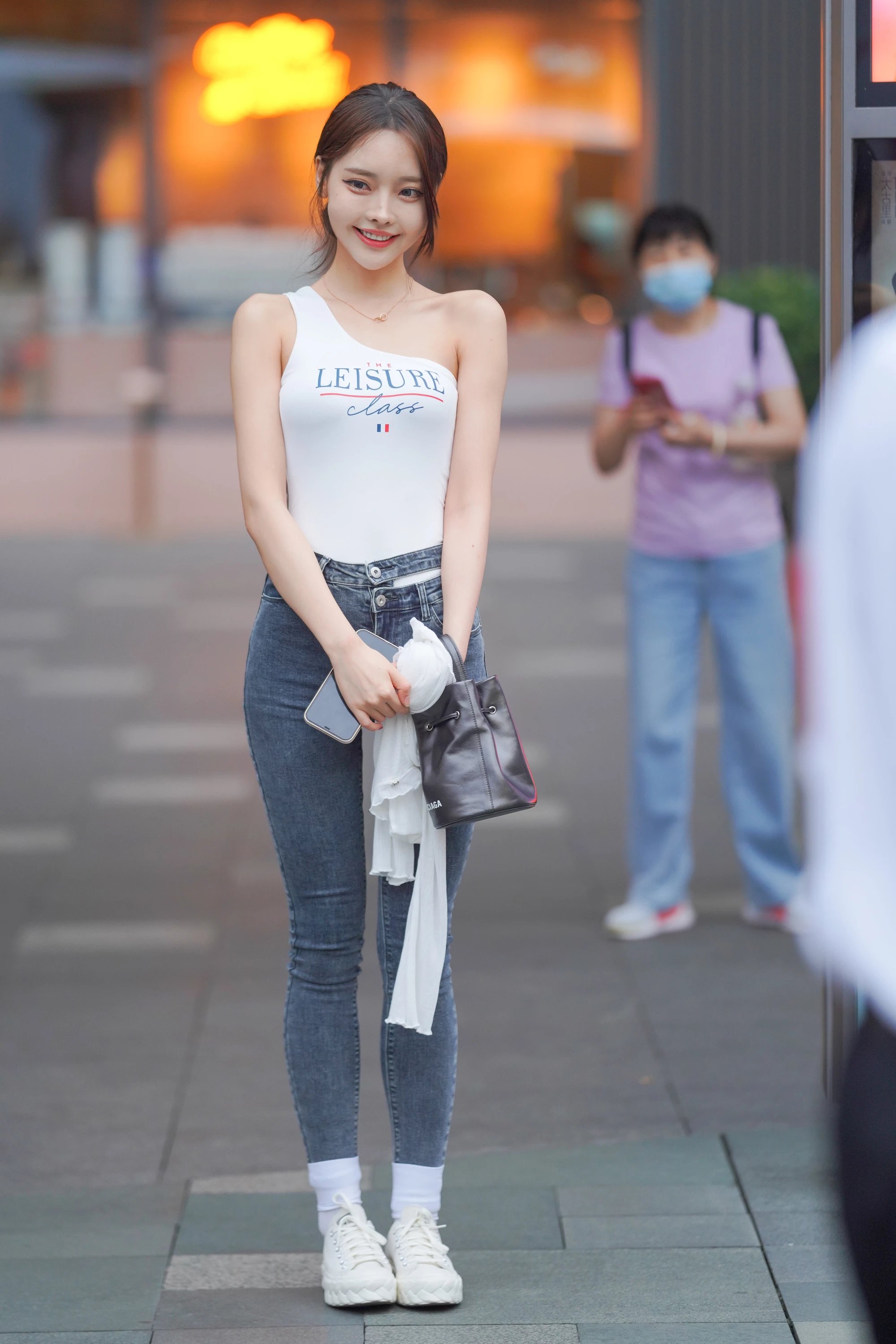  魔镜街拍,,人妻,街拍,写真套图,魔镜在线专区