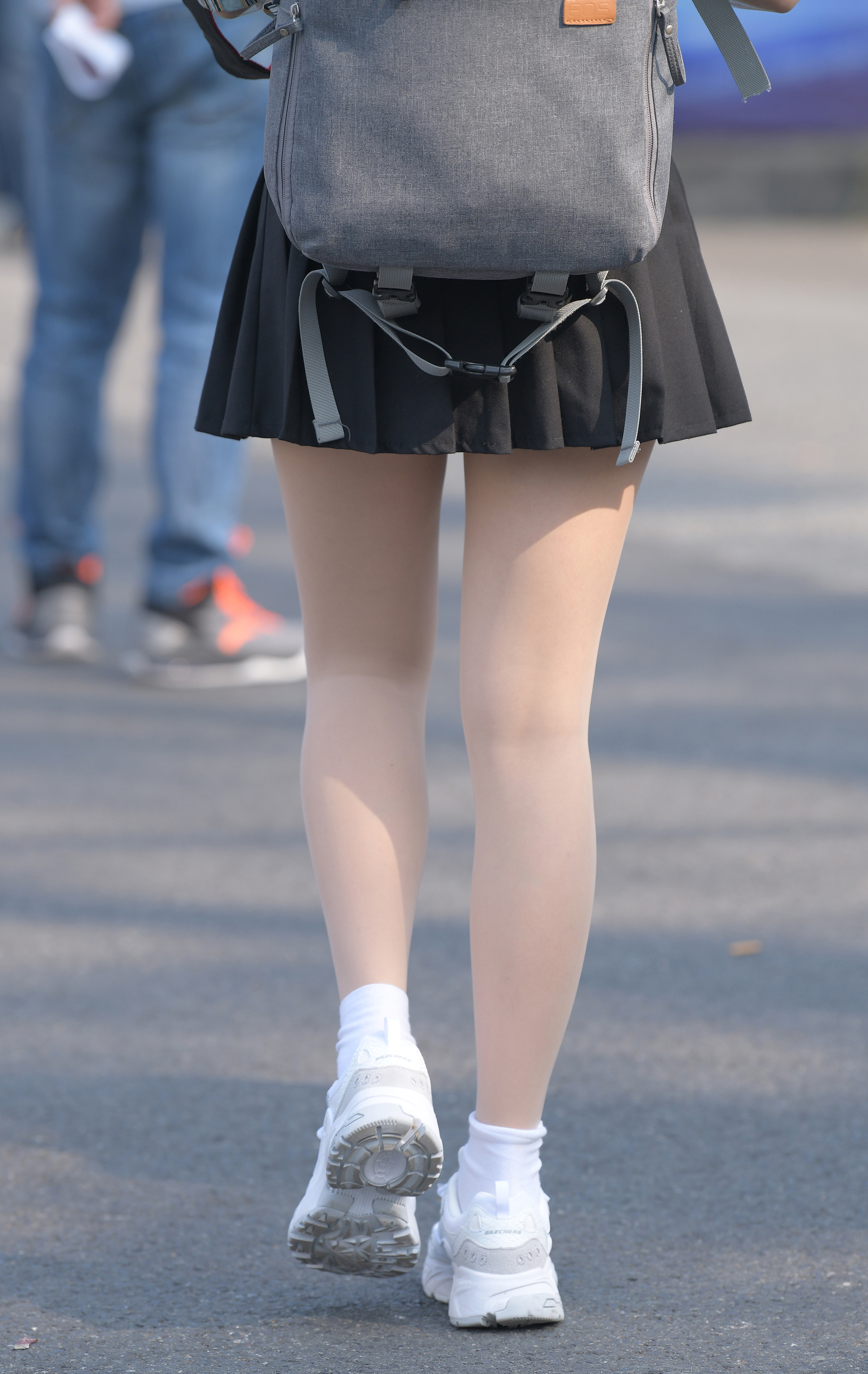  魔镜街拍,丝袜,裙装,小姐姐,街拍,写真套图,MintYe薄荷叶