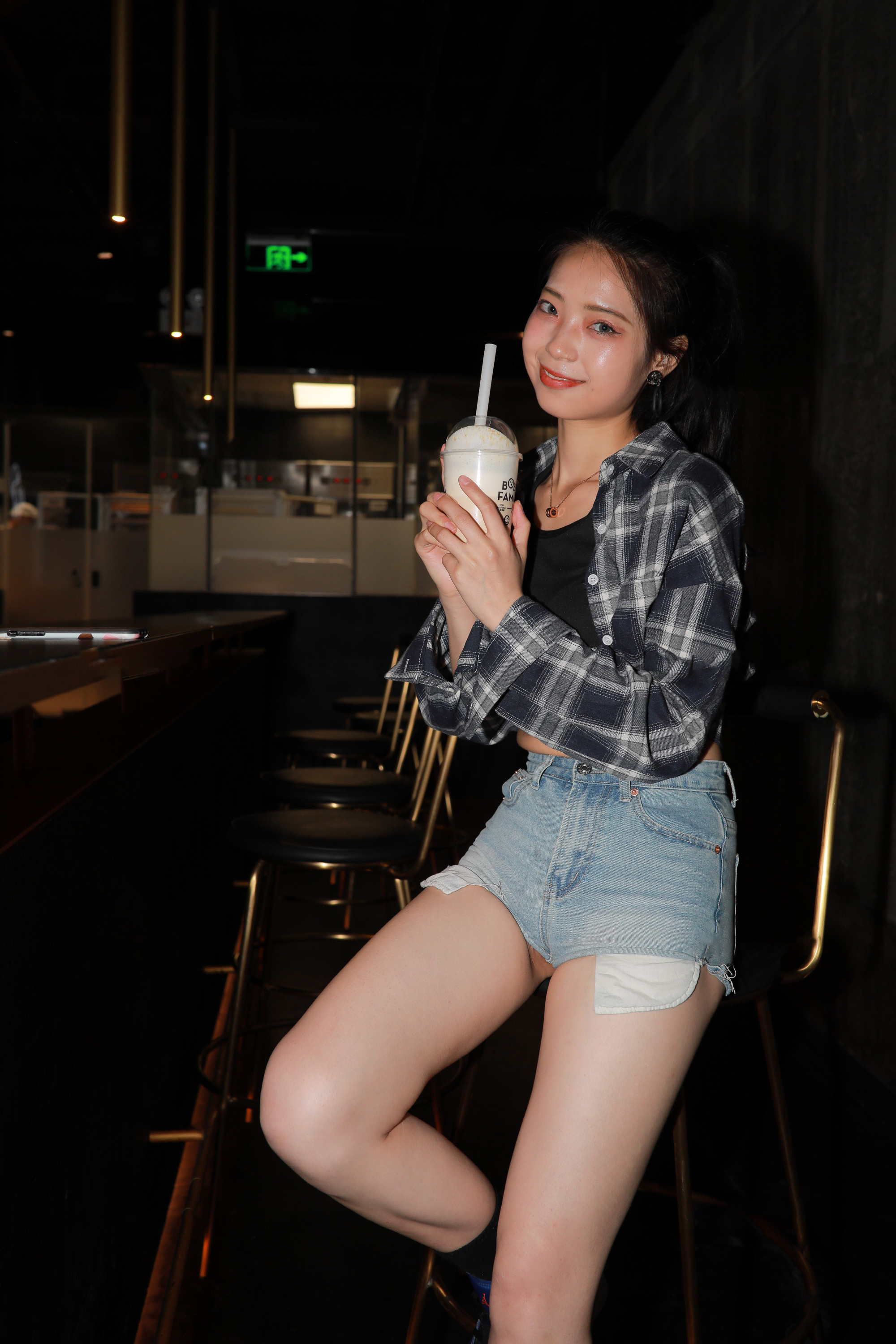  街拍鸭,魔镜街拍,热裤,美女,街拍,写真套图,BoLoli波萝社新刊