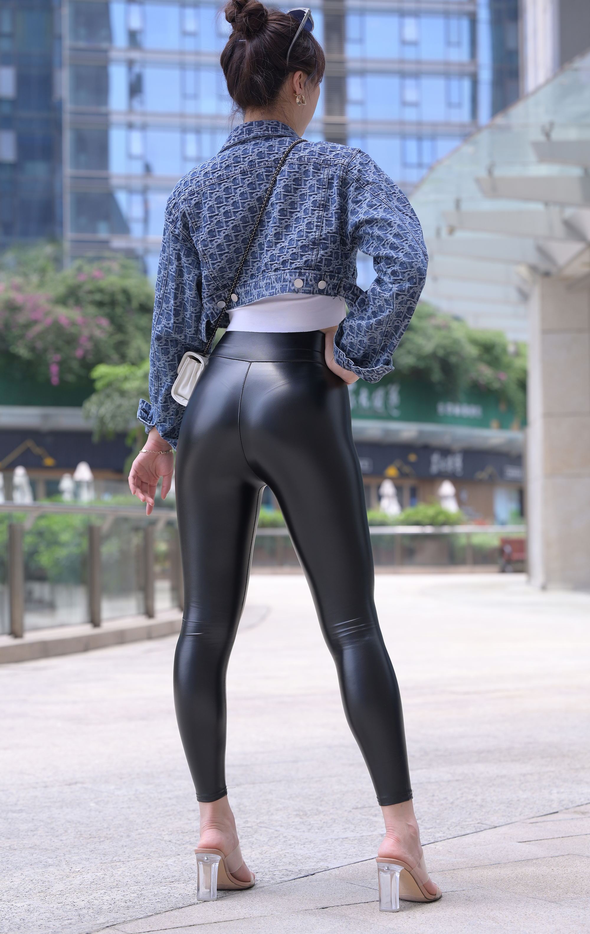  街拍鸭,魔镜街拍,皮裤,少妇,街拍,写真套图,XIAOYU语画界