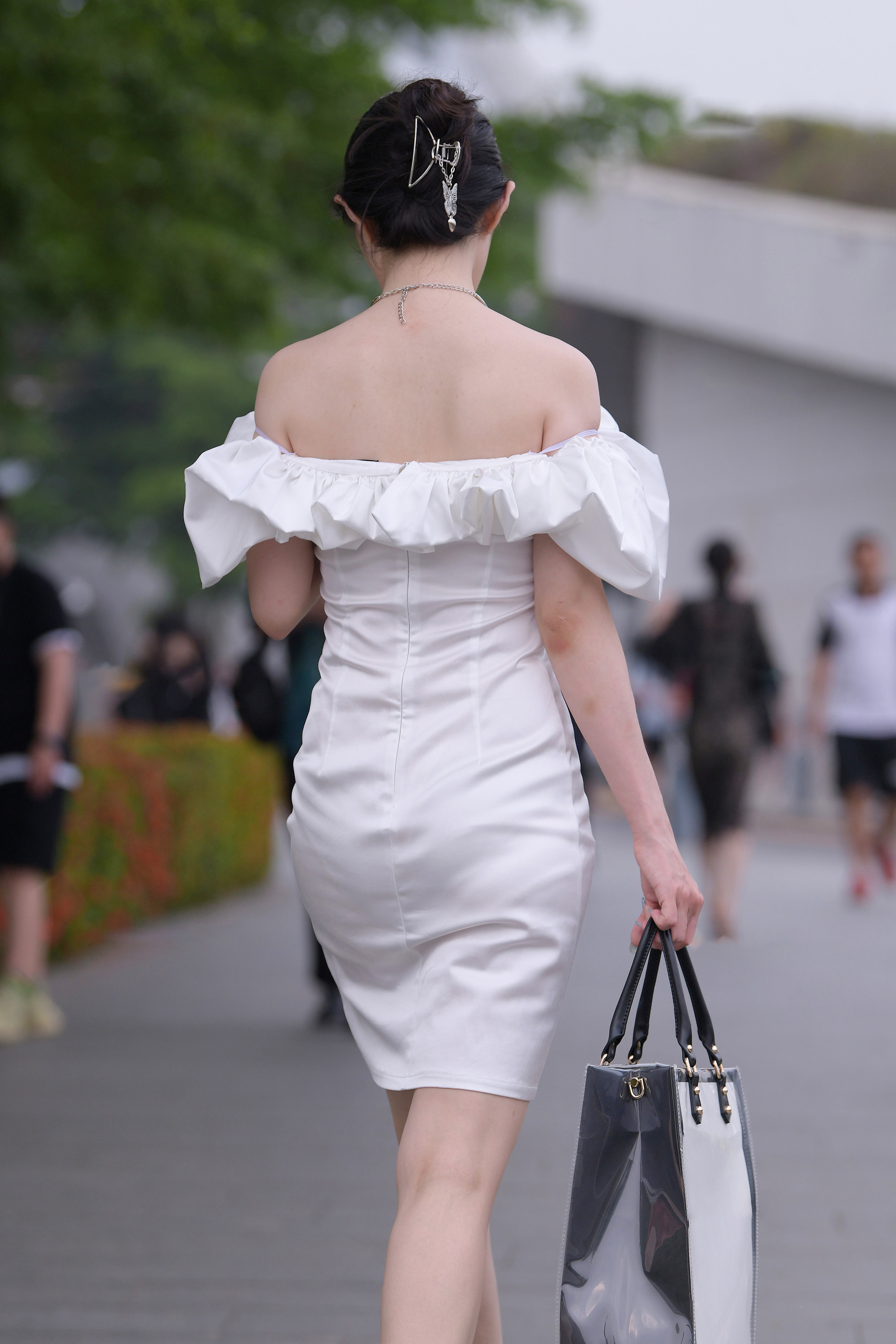  魔镜街拍,裙装,小姐姐,街拍,写真套图,拿相机的执义