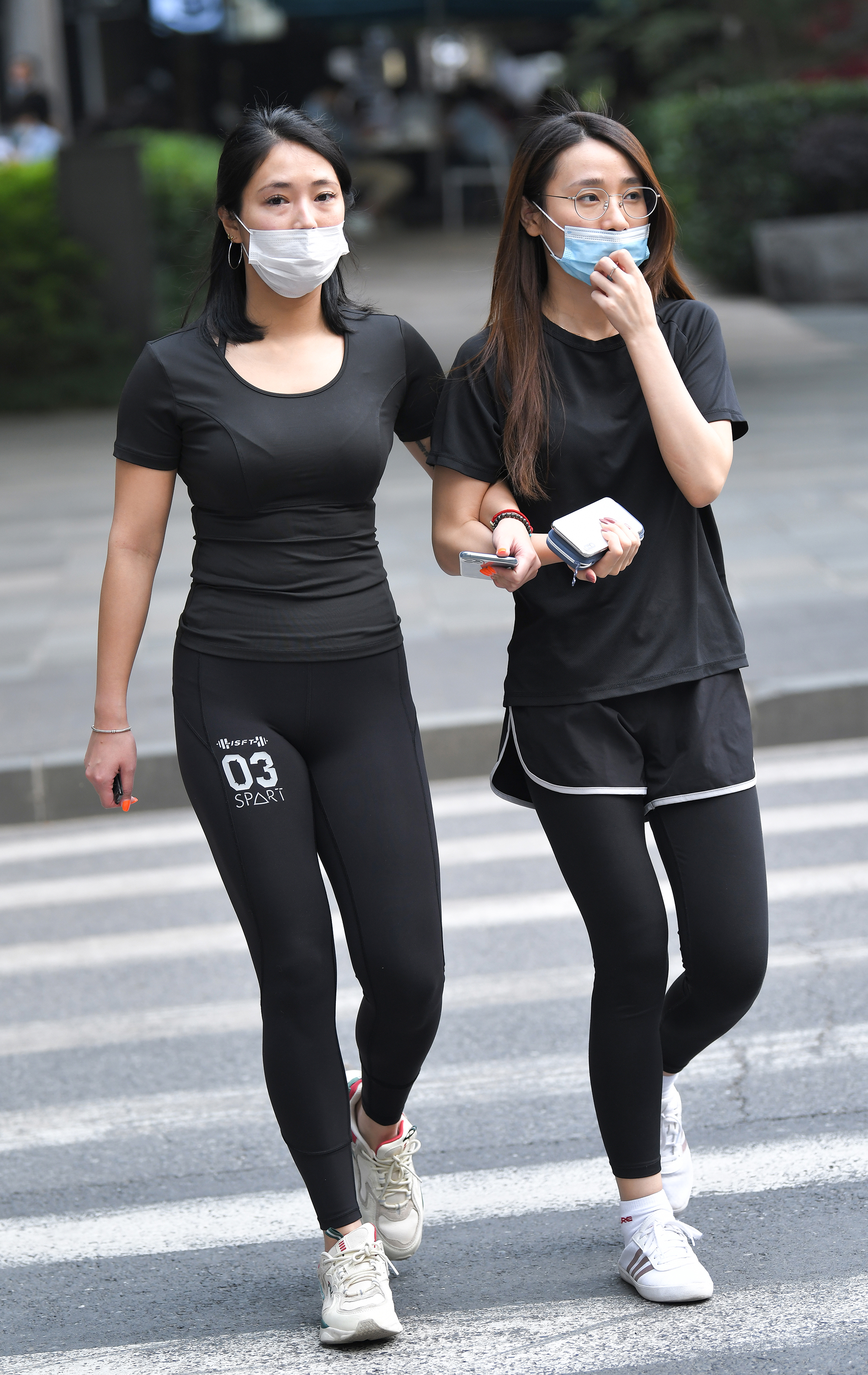  魔镜街拍,紧身裤,熟女,街拍,写真套图,森萝财团