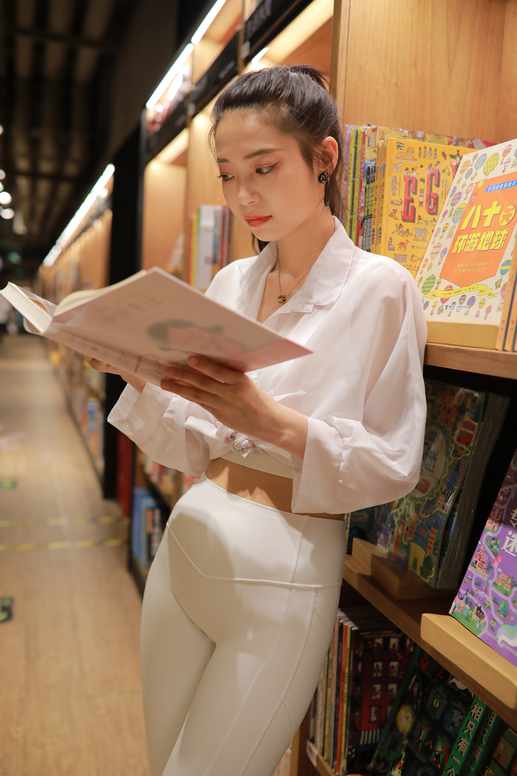  魔镜街拍,紧身裤,人妻,街拍,写真套图,kittyWawa袜小喵