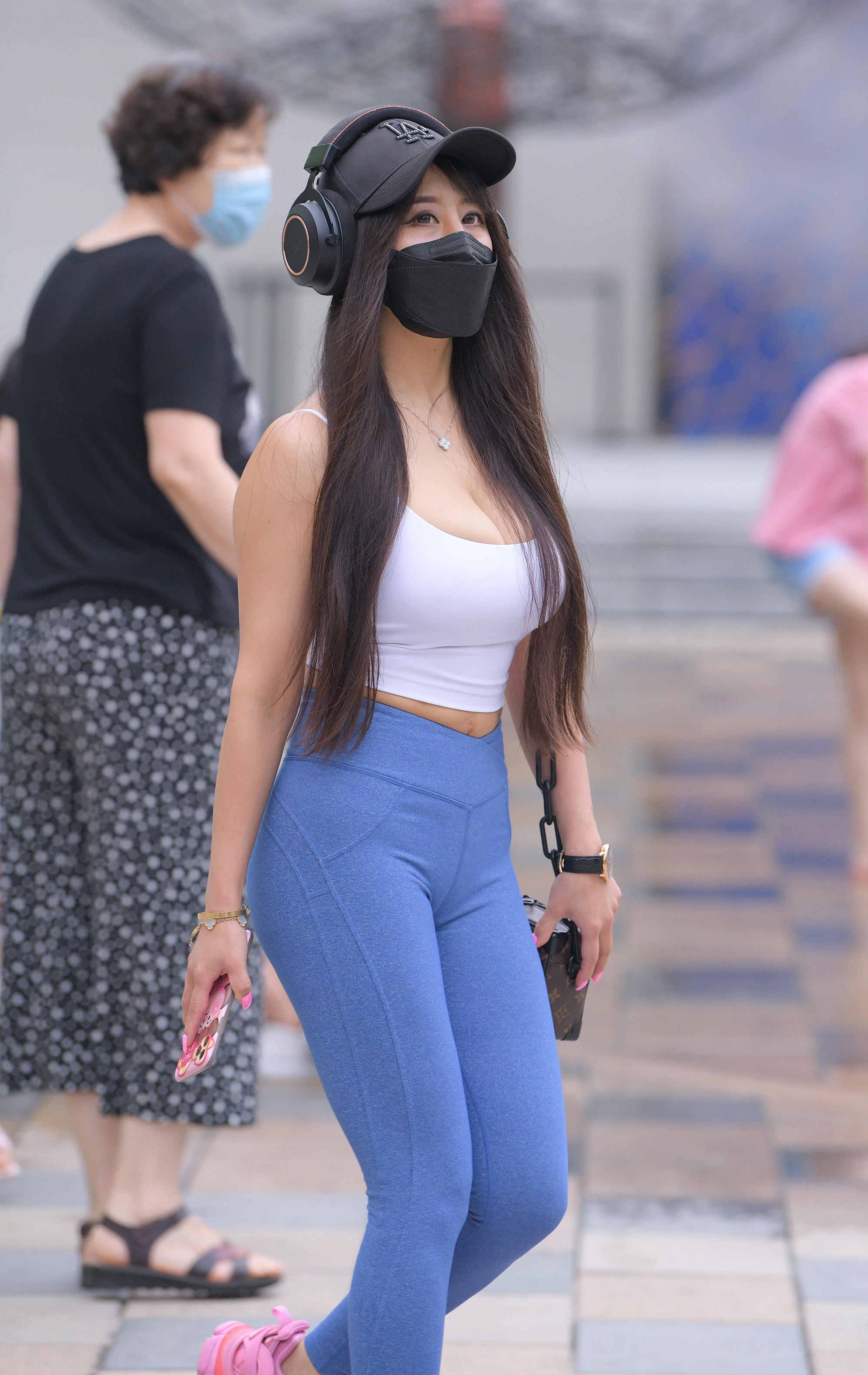  魔镜街拍,紧身裤,少妇,街拍,写真套图,HuaYang花漾show