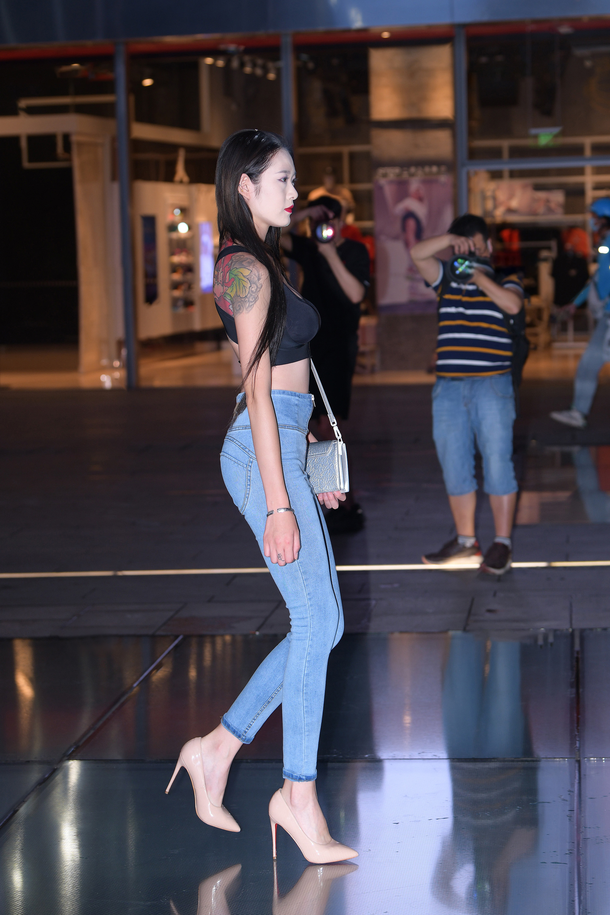  魔镜街拍,,人妻,街拍,写真套图,皮皮奶