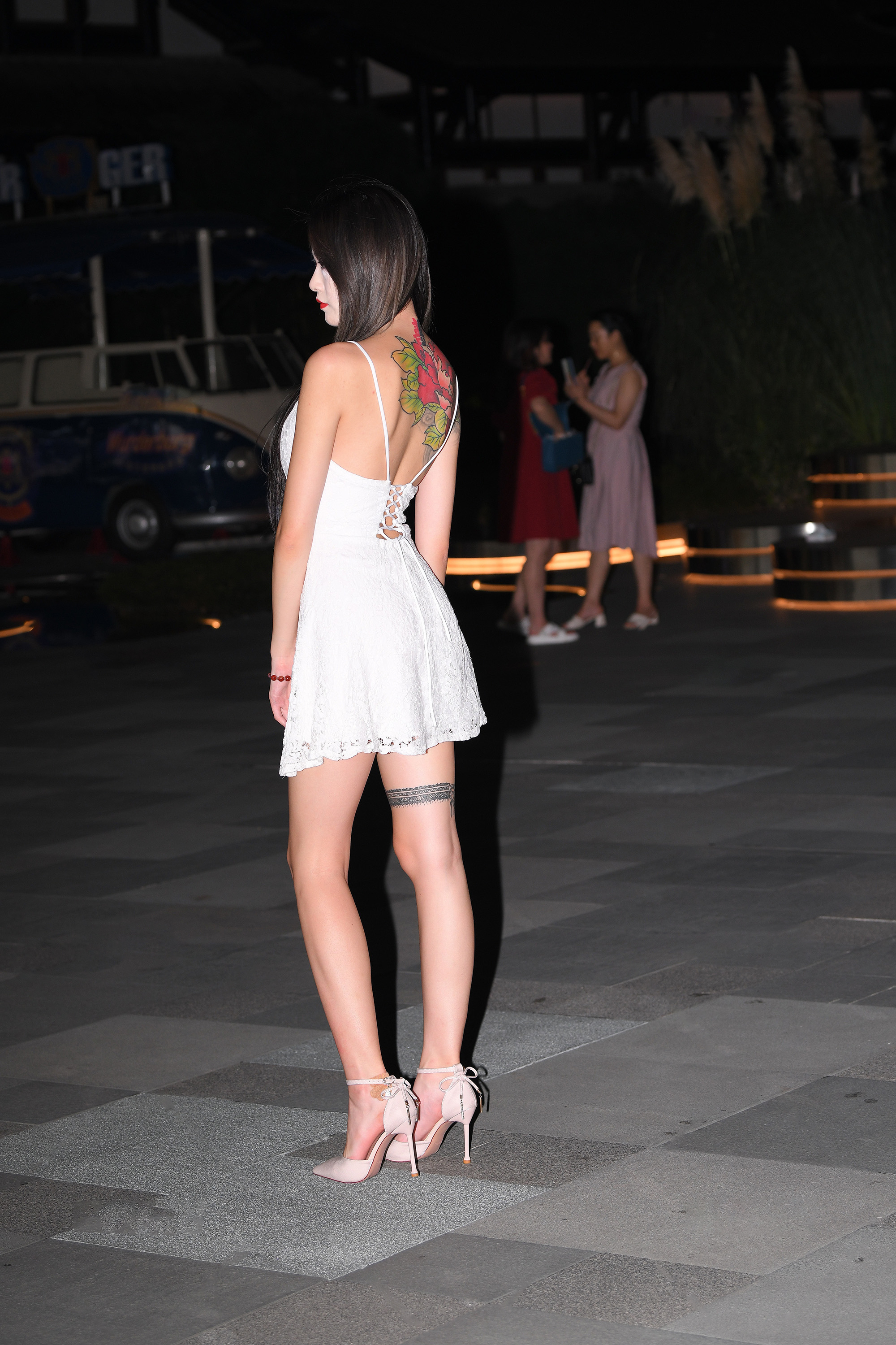  街拍鸭,魔镜街拍,裙装,美女,街拍,写真套图,花铃