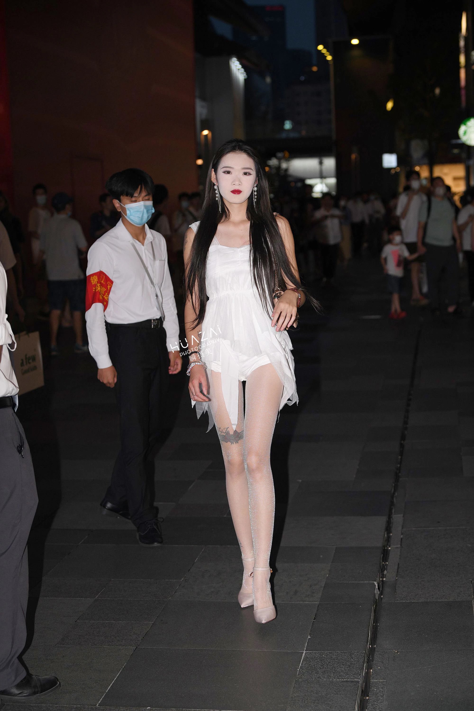  街拍鸭,魔镜街拍,街拍第一站,丝袜,热裤,熟女,街拍,写真套图,是依酱呀