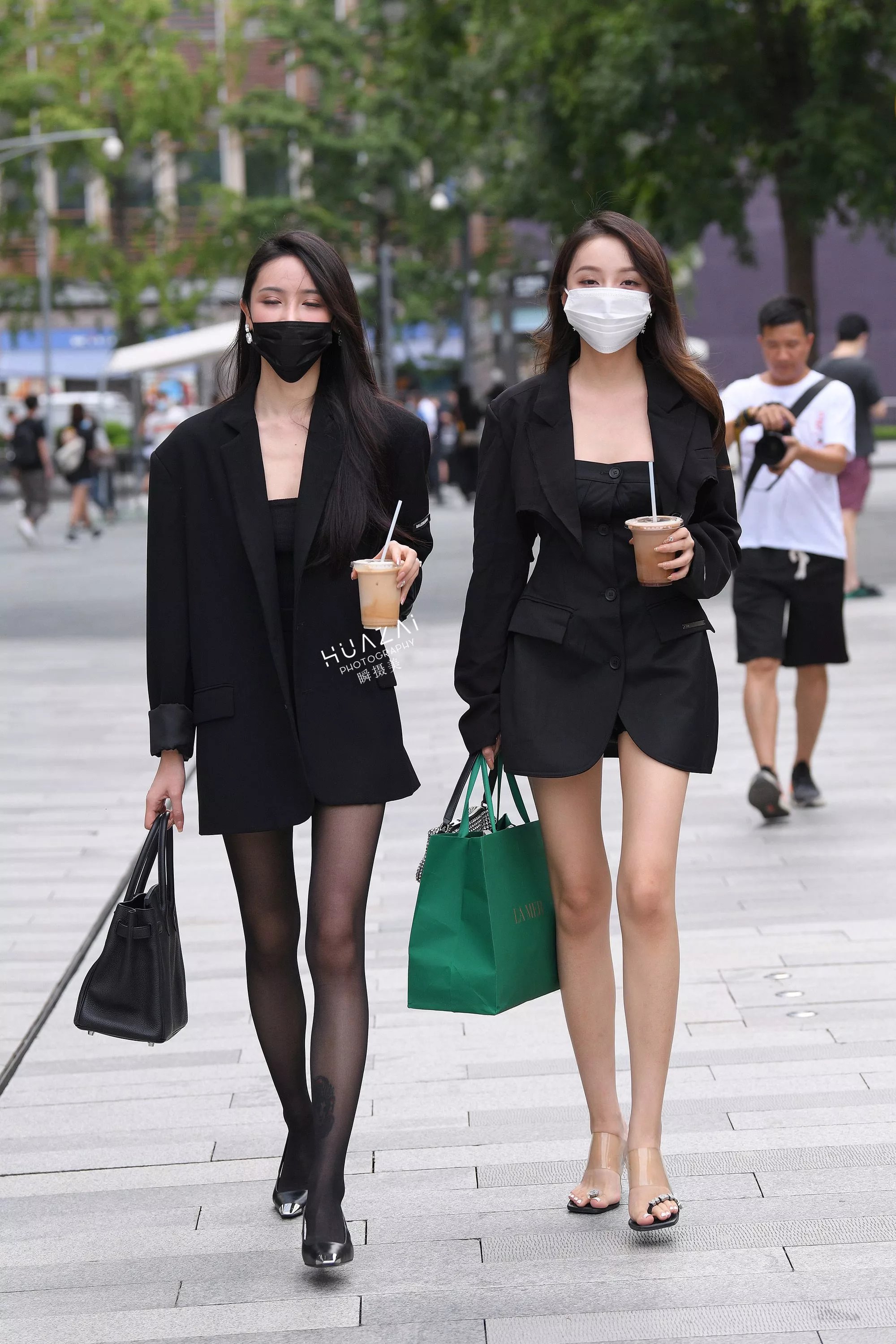 【J3880】两个长腿美女