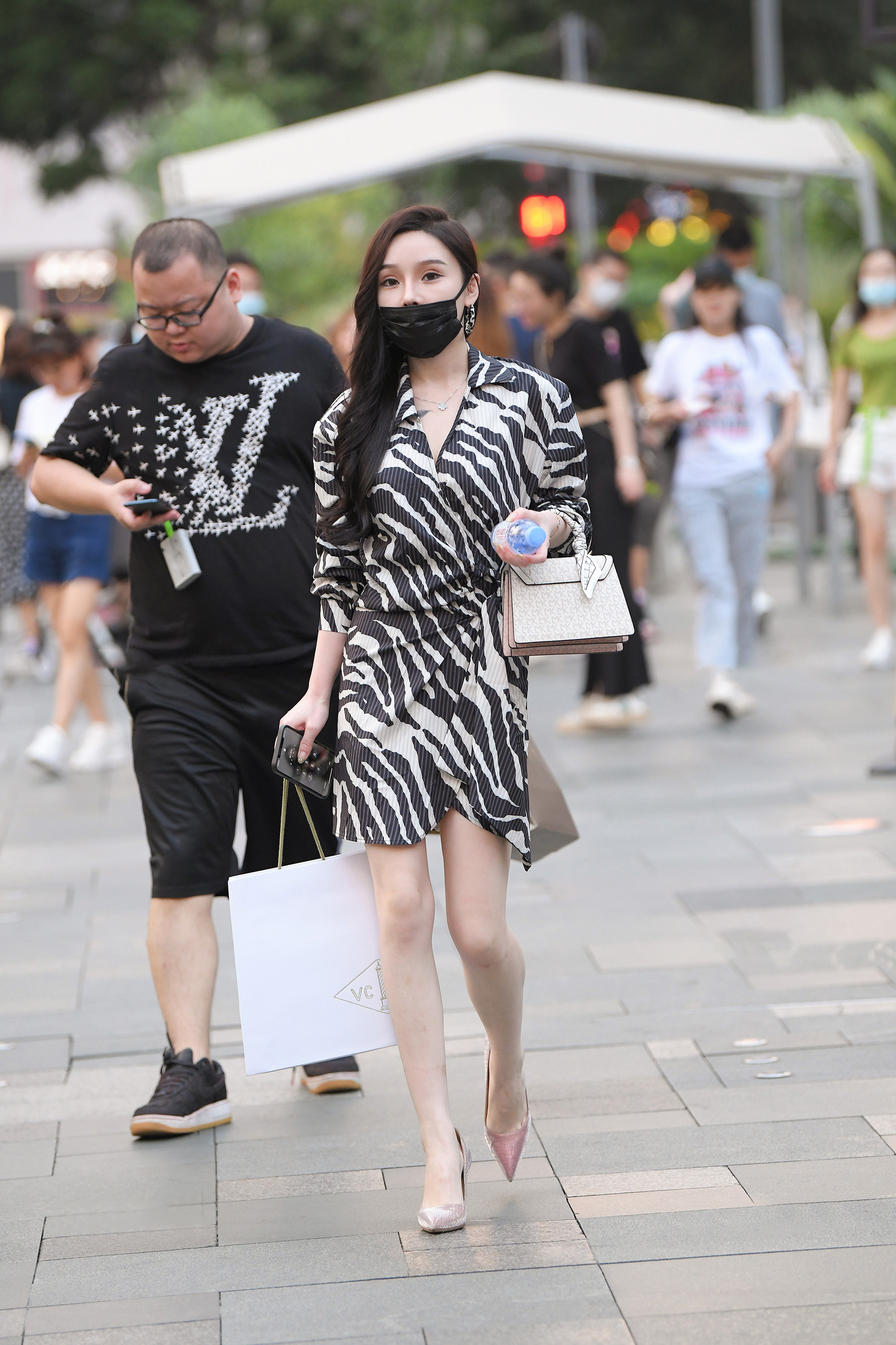  魔镜街拍,裙装,熟女,街拍,写真套图,MT蜜团