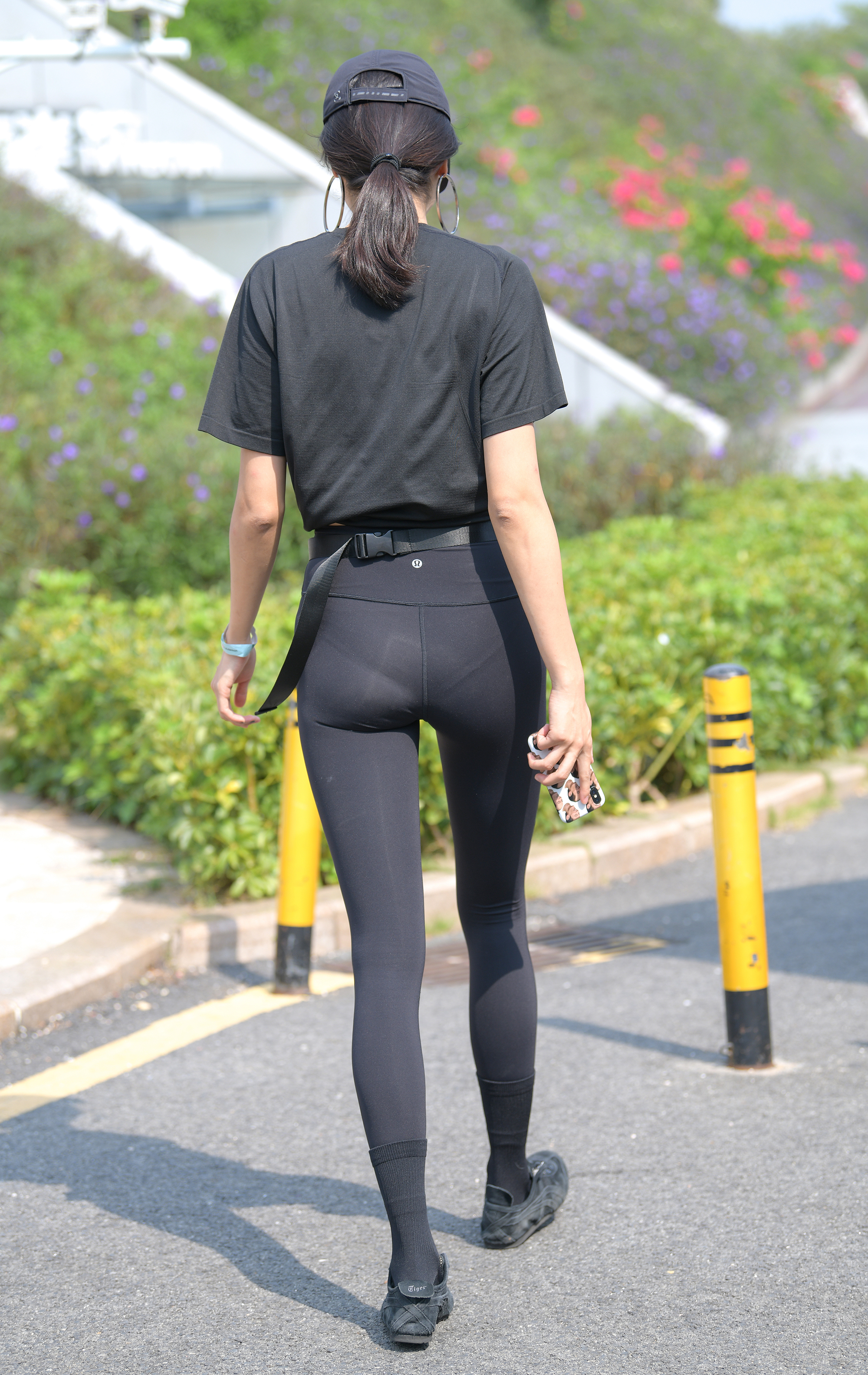  魔镜街拍,紧身裤,人妻,街拍,写真套图,Taste顽味生活