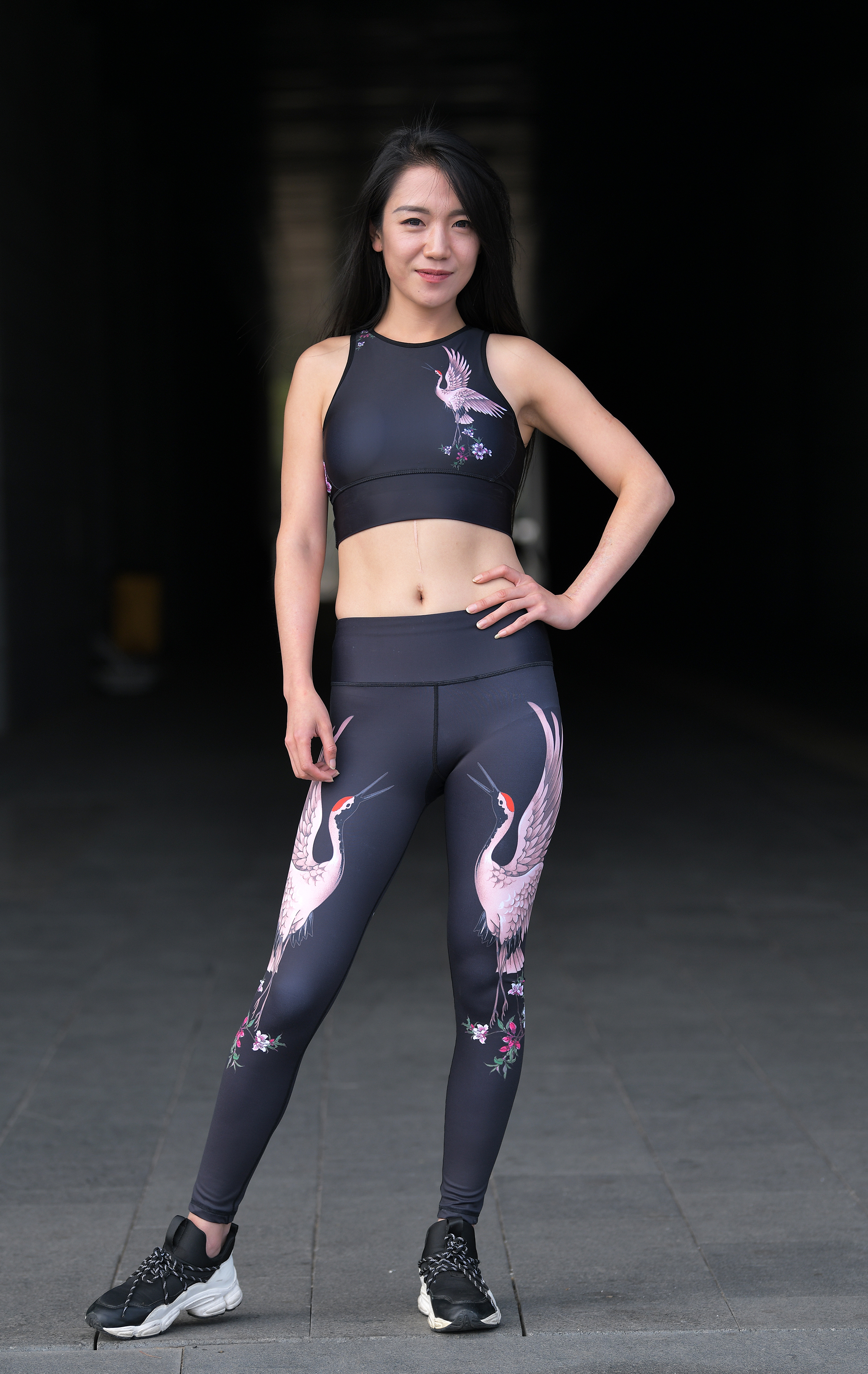  魔镜街拍,紧身裤,熟女,街拍,写真套图,候车候机系列