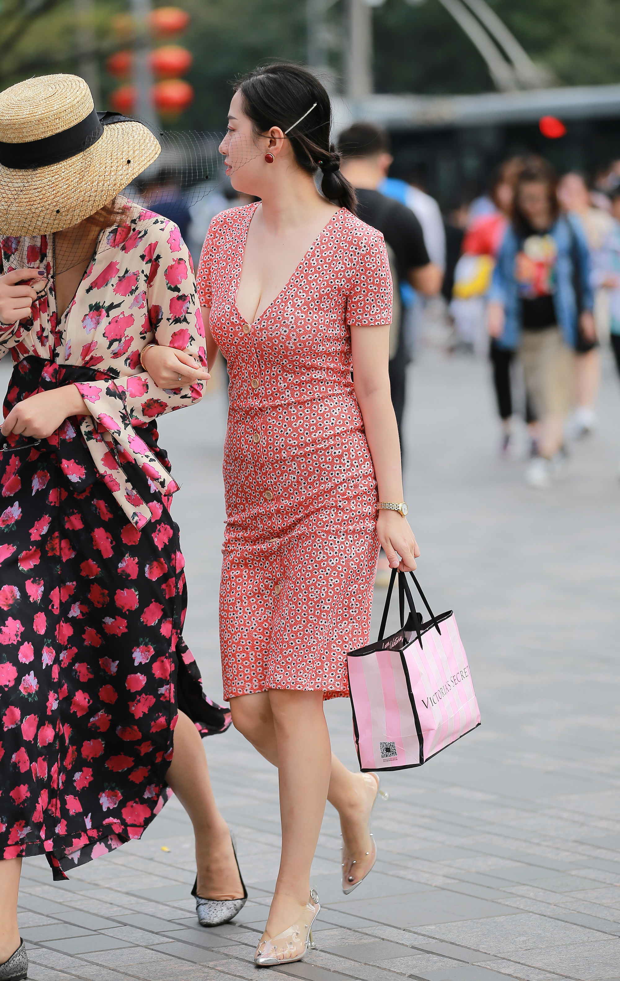  魔镜街拍,裙装,小姐姐,街拍,写真套图,候车候机系列