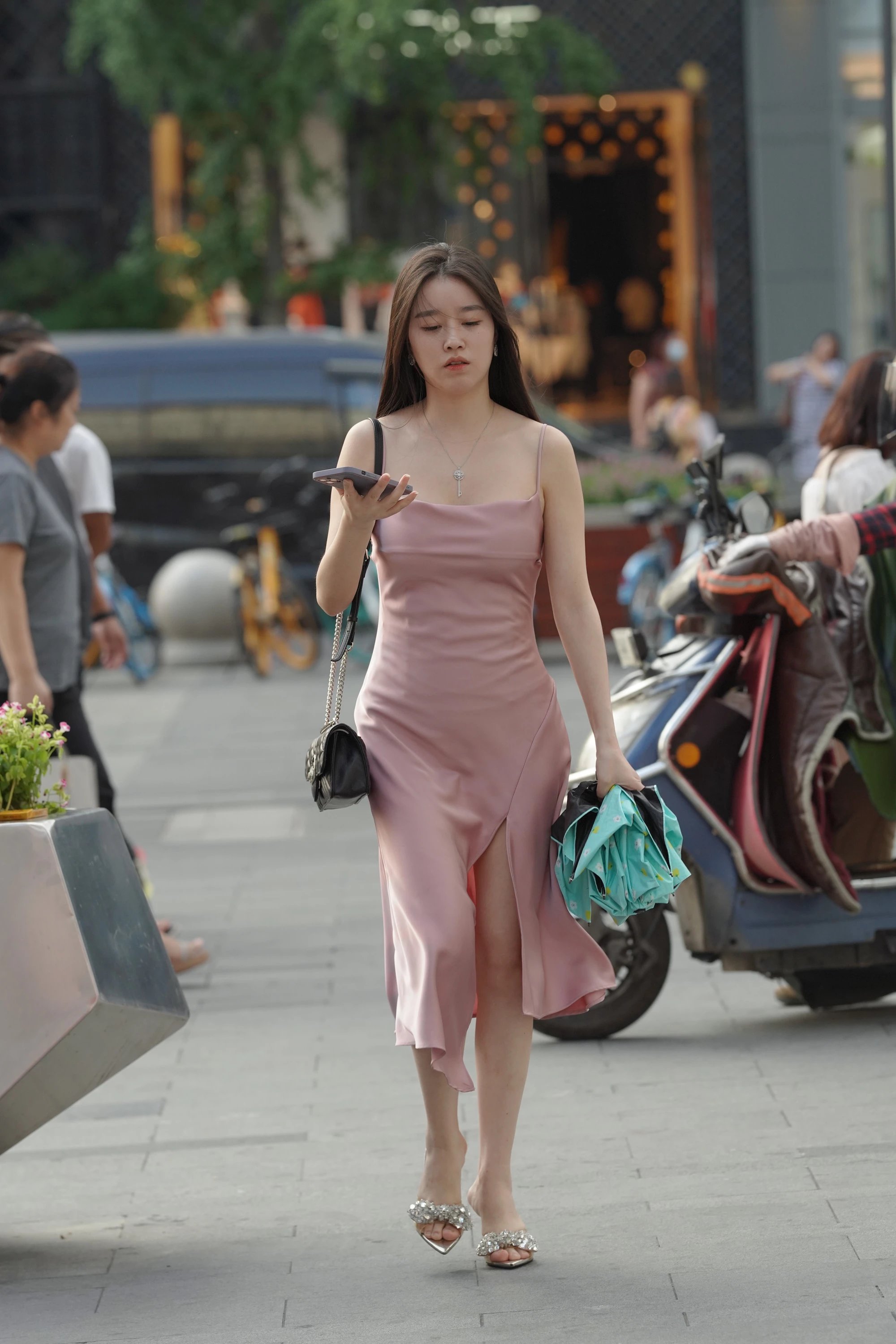  街拍鸭,魔镜街拍,裙装,小姐姐,街拍,写真套图,MSLASS梦丝女神