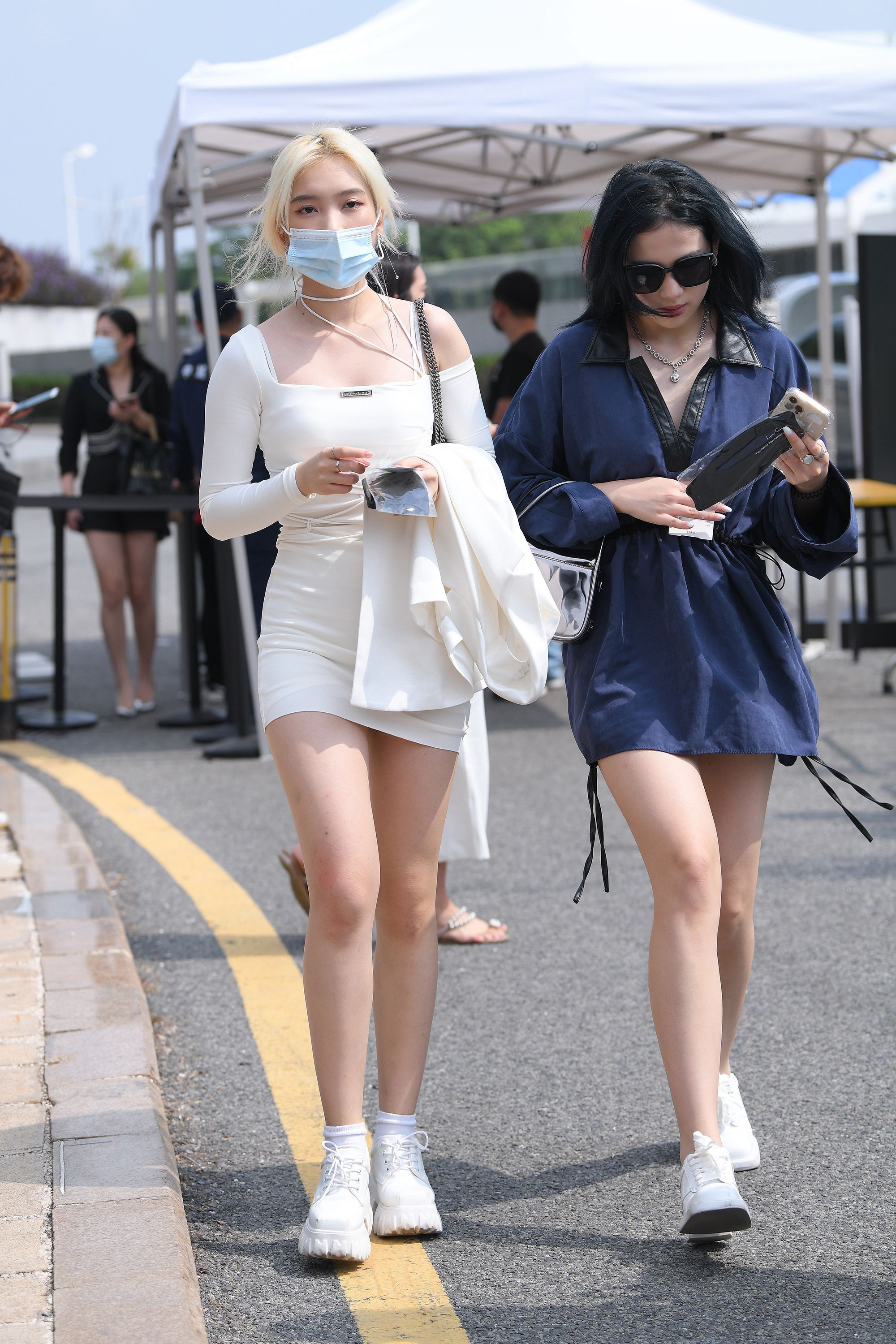  街拍鸭,魔镜街拍,裙装,小姐姐,街拍,写真套图,MintYe薄荷叶