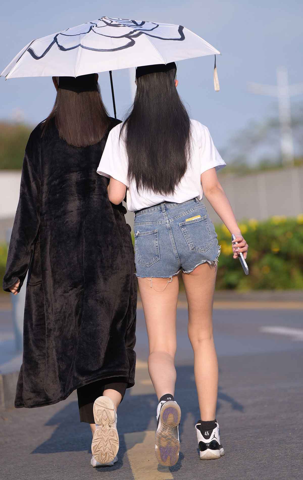 【J4123】热裤大白腿女孩-绝色天籁