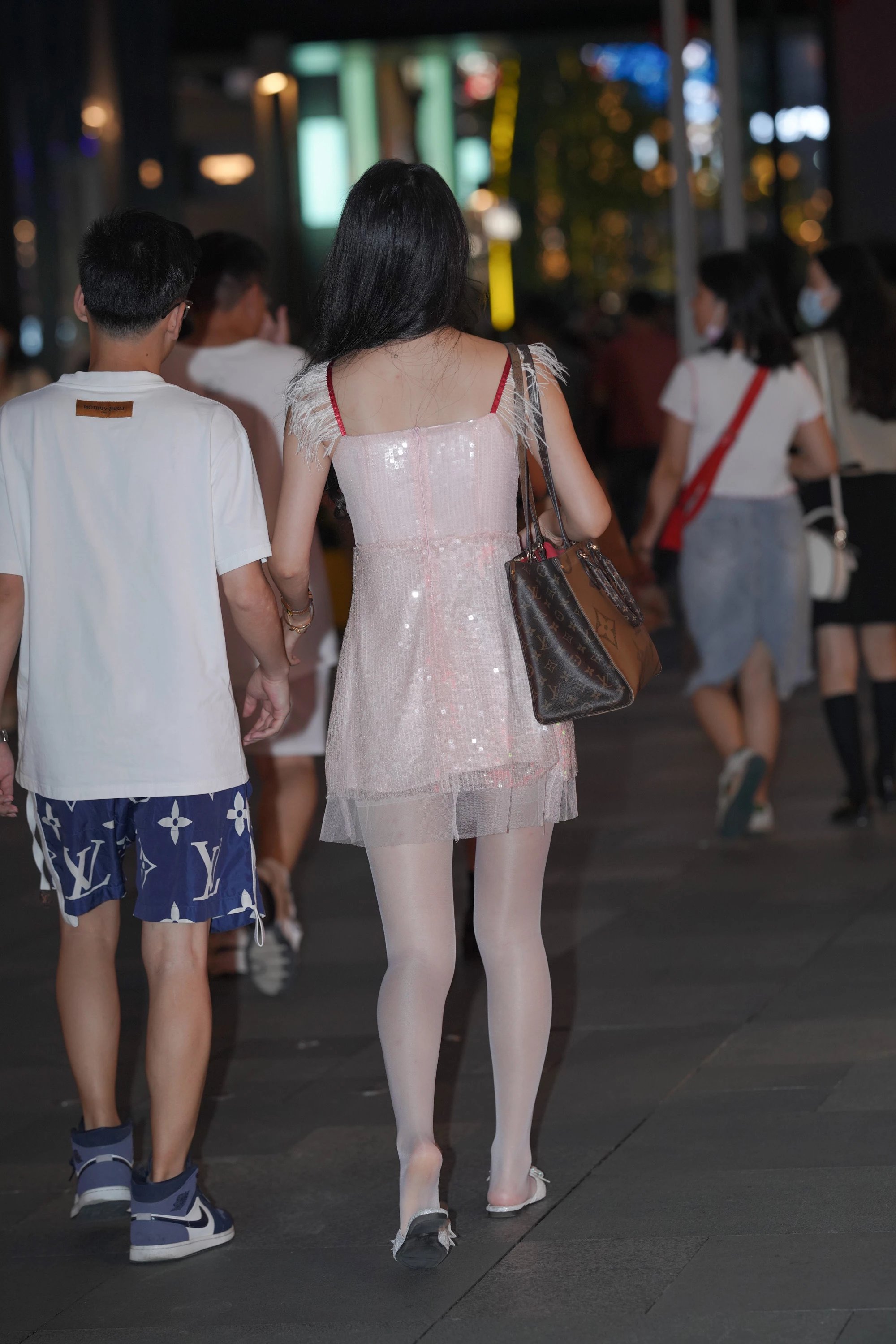  魔镜街拍,丝袜,裙装,人妻,街拍,写真套图,彩芸_Nebula