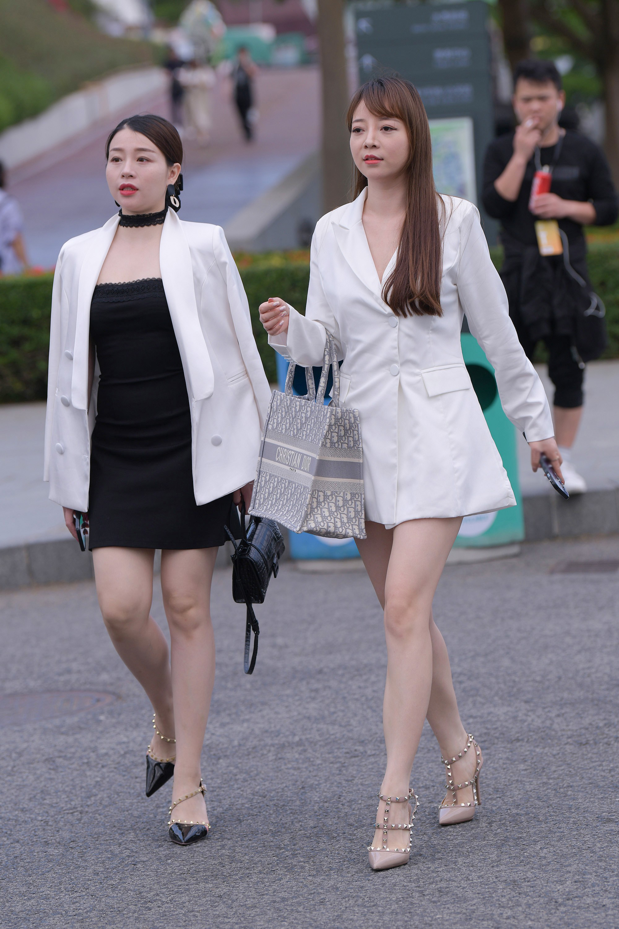  魔镜街拍,裙装,美女,街拍,写真套图,FEILIN嗲囡囡