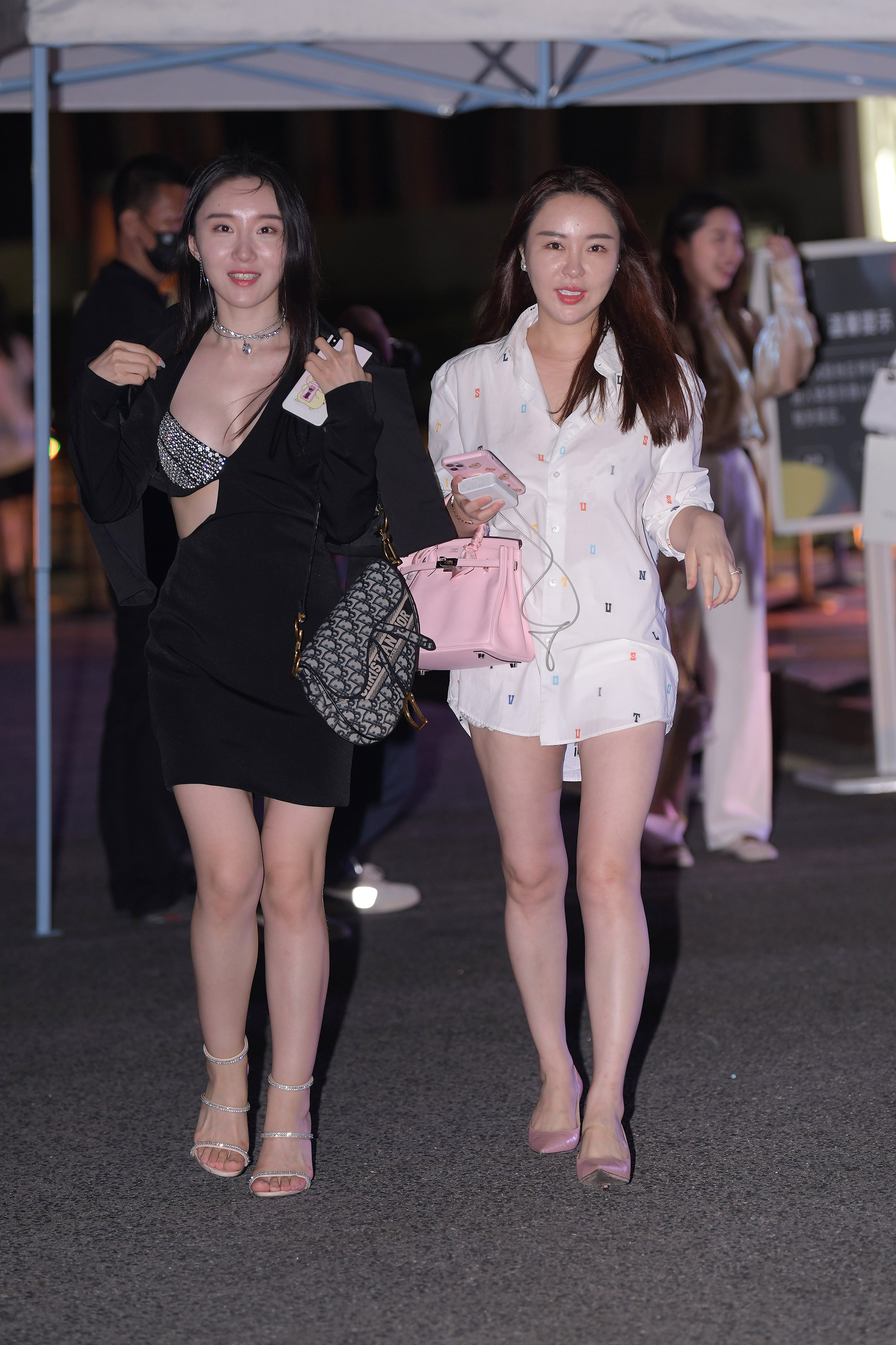  街拍鸭,魔镜街拍,,人妻,街拍,写真套图,桃良阿宅