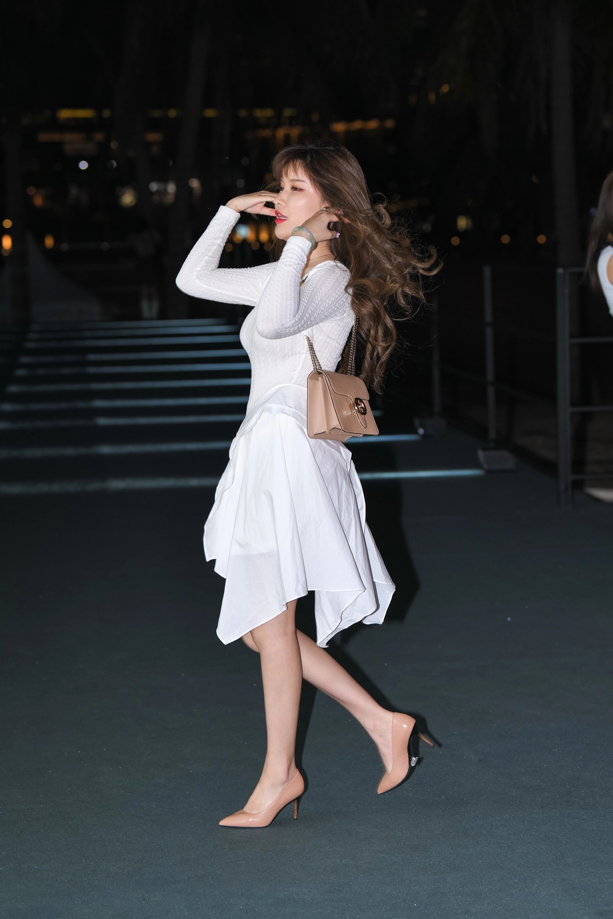  魔镜街拍,裙装,美女,街拍,写真套图,踏青公园系列