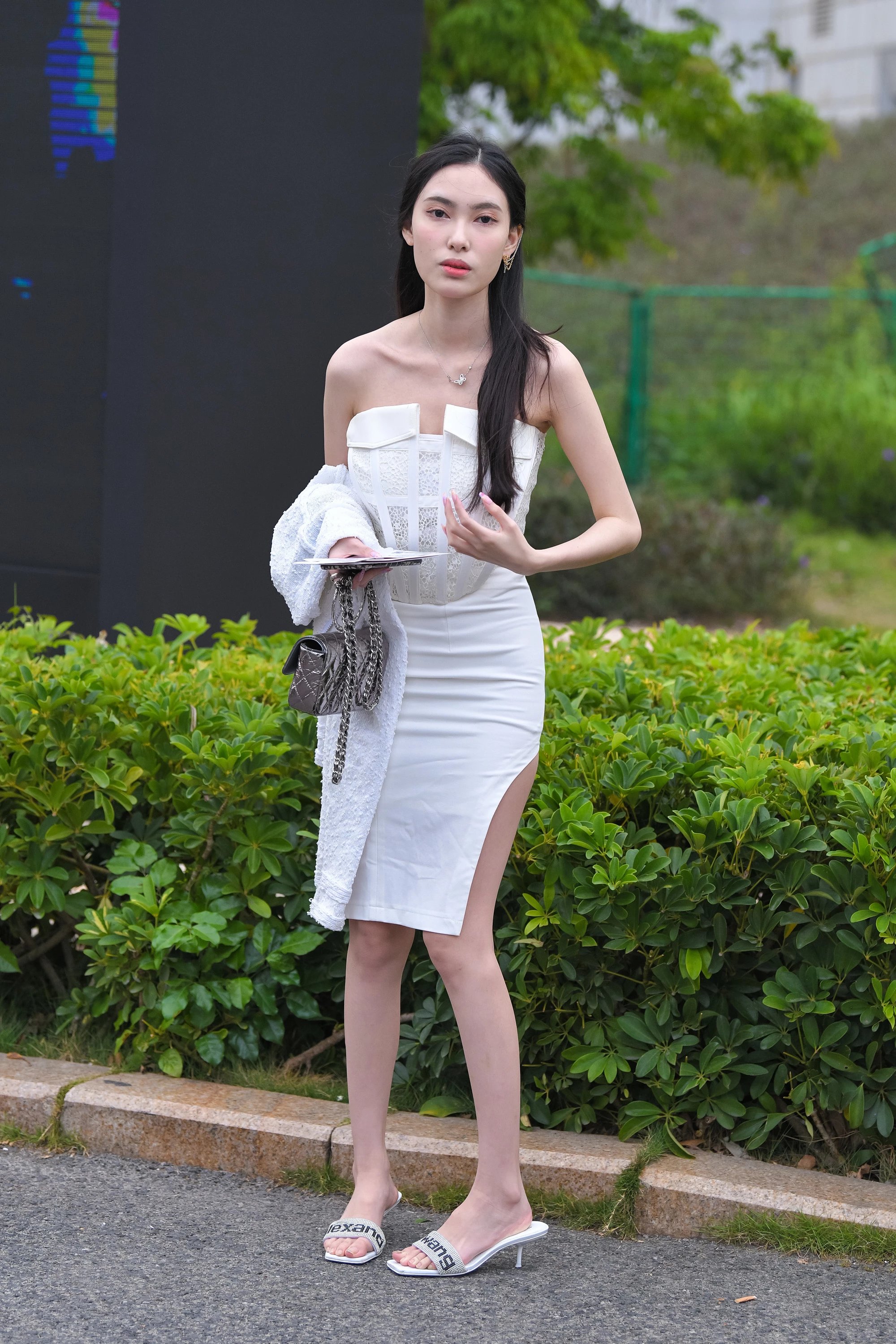  魔镜街拍,裙装,小姐姐,街拍,写真套图,YALAYI雅拉伊