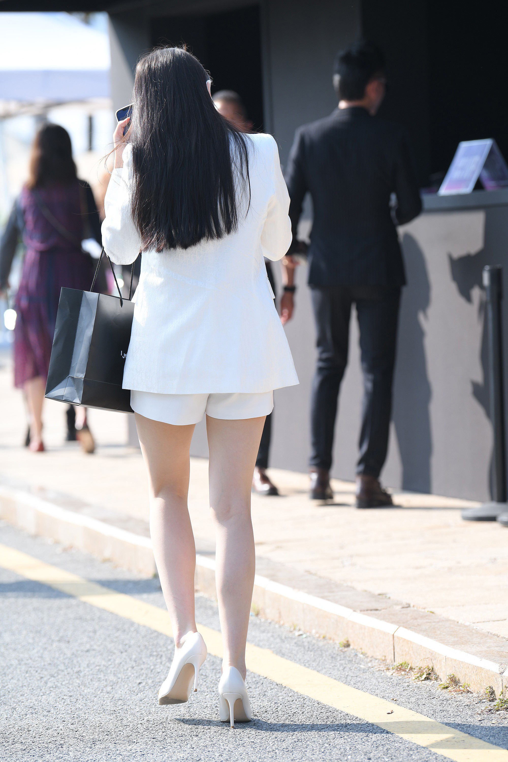  魔镜街拍,,人妻,街拍,写真套图,KM工作室