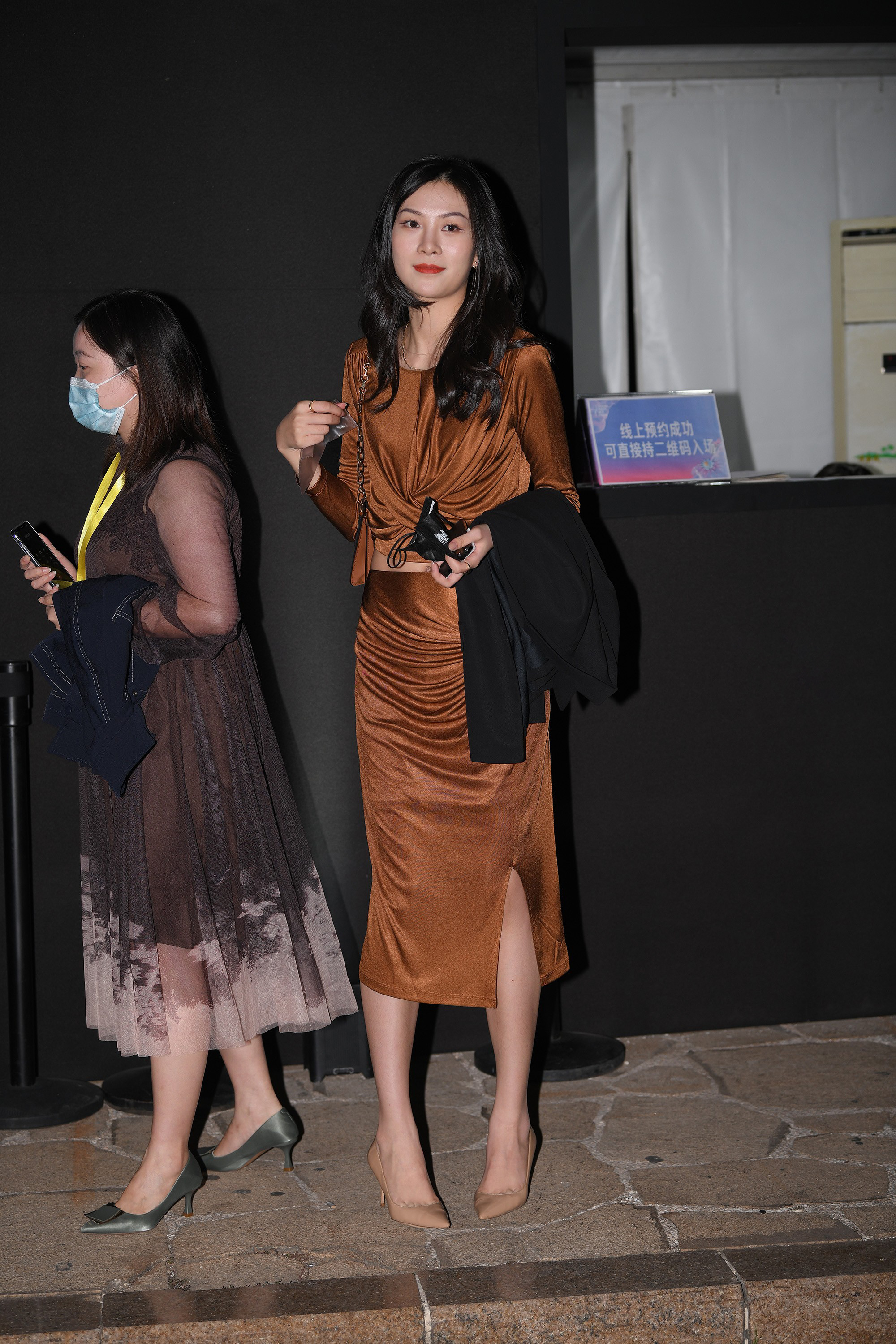  魔镜街拍,裙装,小姐姐,街拍,写真套图,kittyWawa袜小喵