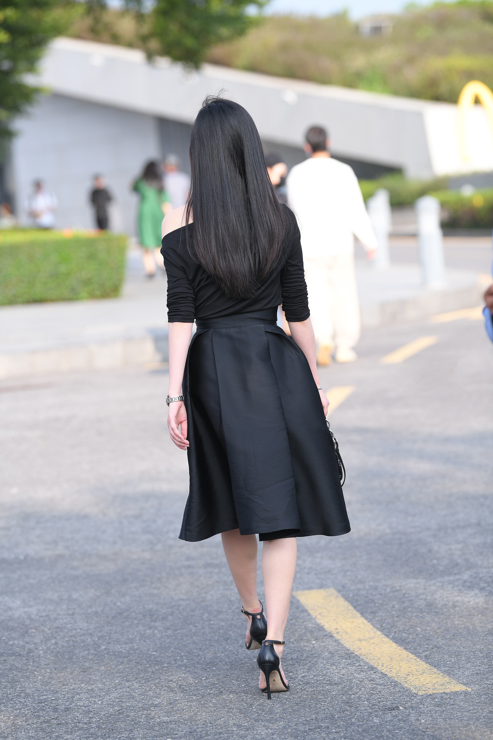  魔镜街拍,裙装,少妇,街拍,写真套图,LISS丽丝映像