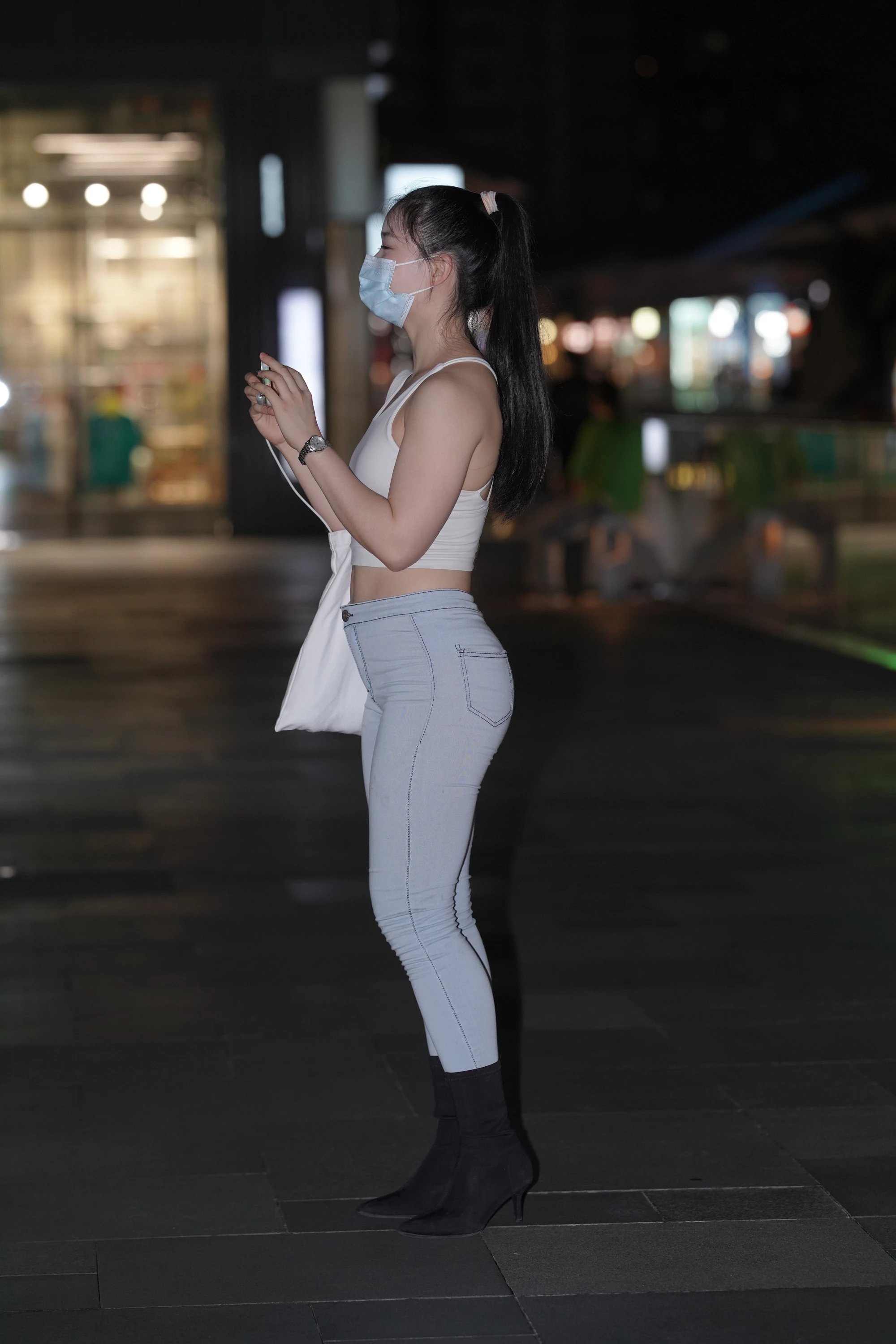 【J4271】紧牛女孩 身材不赖（附赠视频）