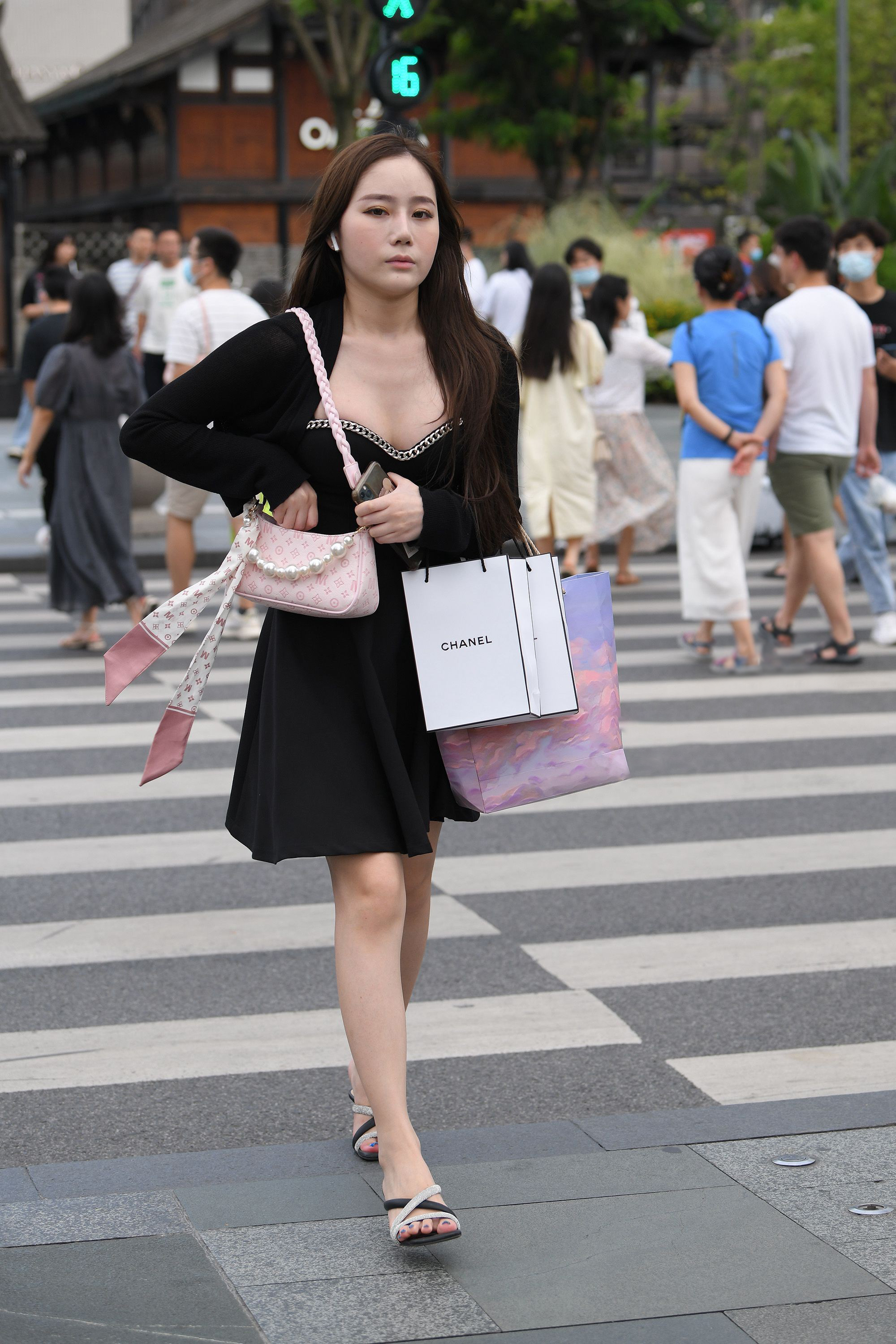  街拍鸭,魔镜街拍,裙装,小姐姐,街拍,写真套图,萌芽儿