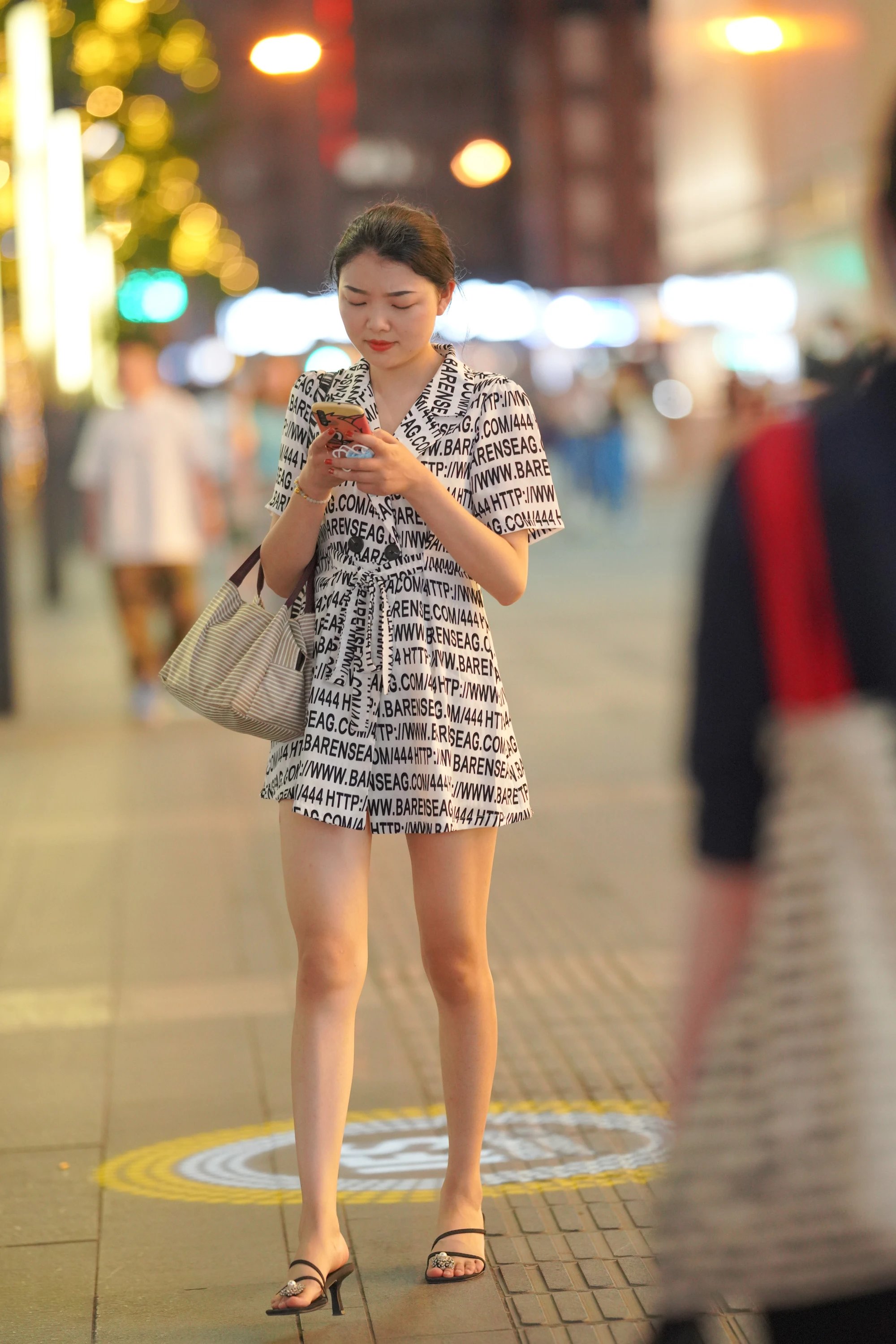  魔镜街拍,裙装,小姐姐,街拍,写真套图,彩芸_Nebula