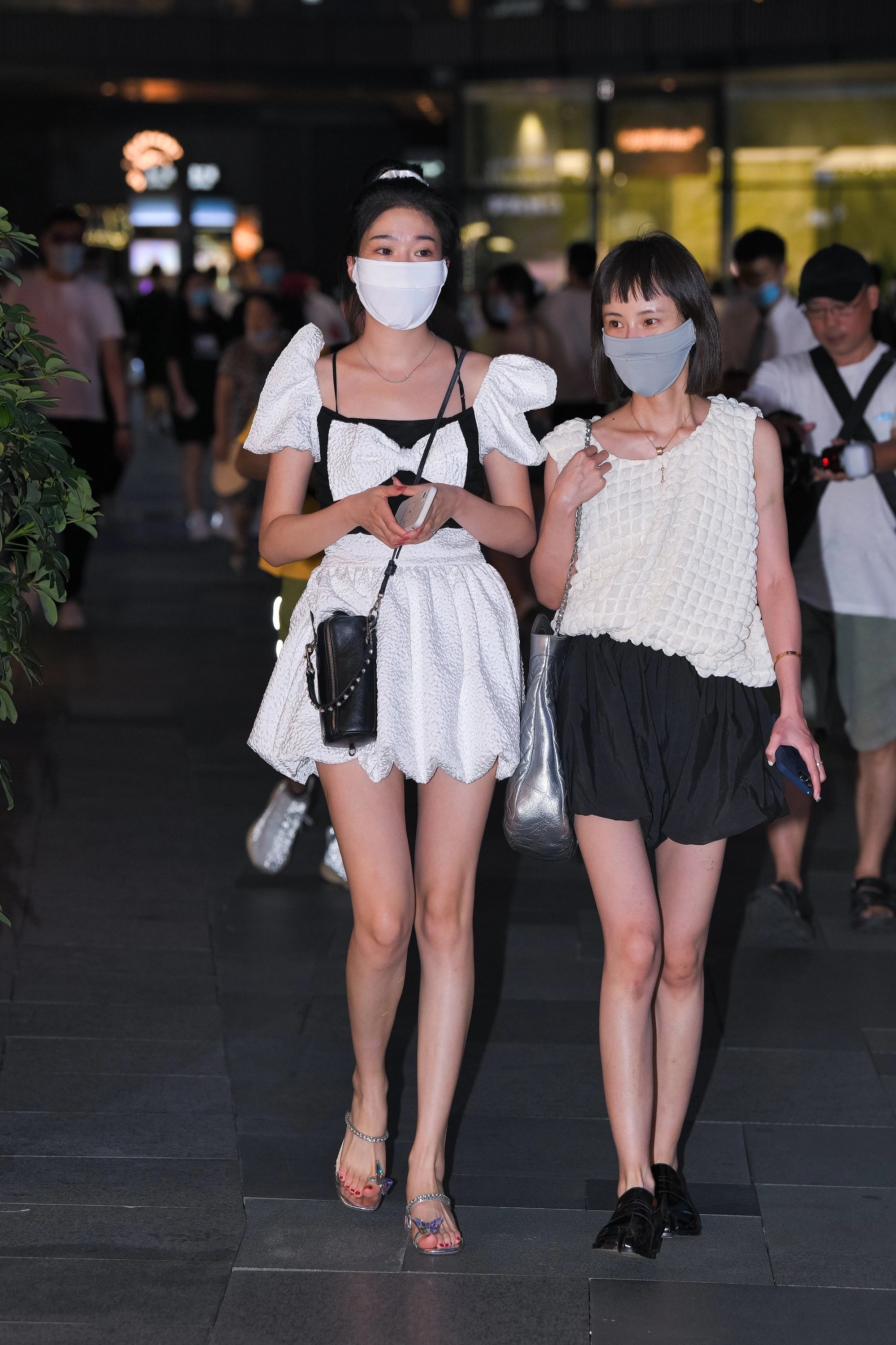 【J4376】白短裙美女