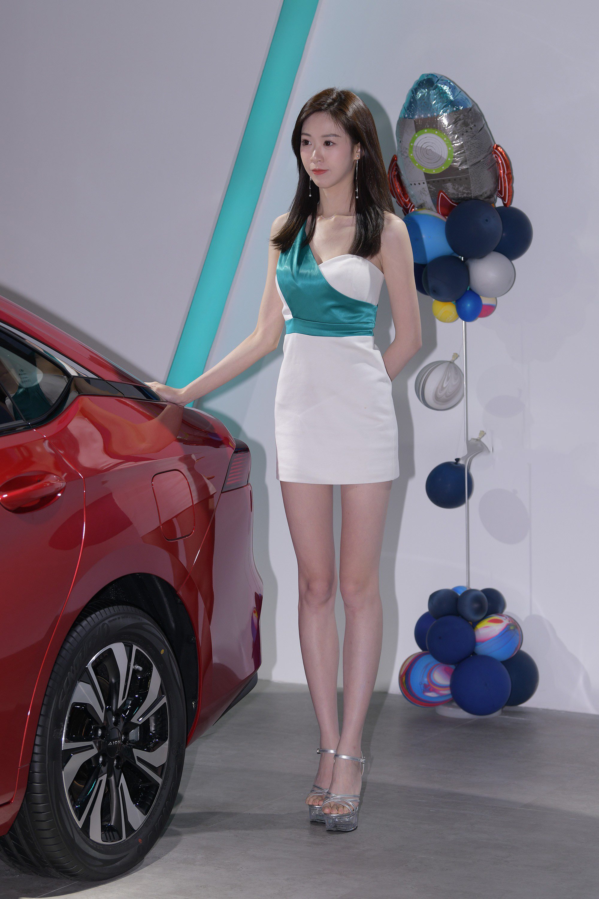  魔镜街拍,裙装,展会,小姐姐,街拍,写真套图,魔镜原图专区